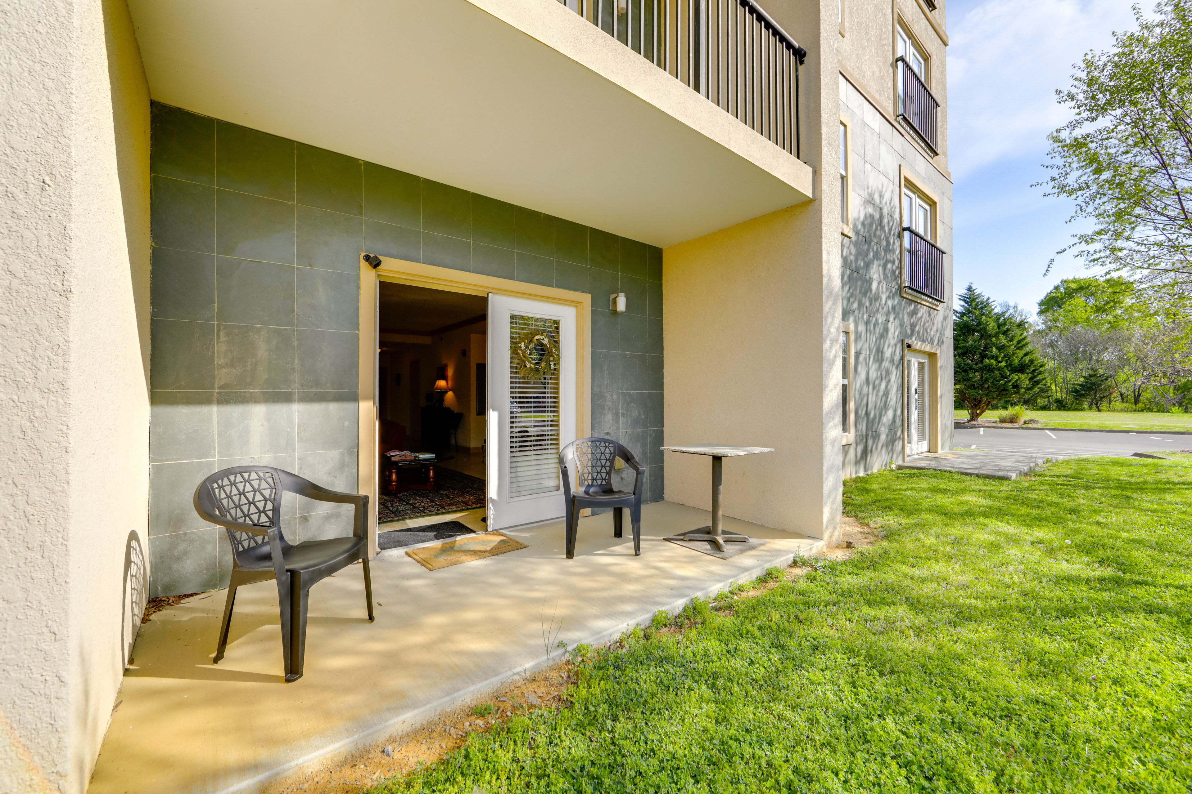 Private Patio | Single-Story Condo | Dining Area