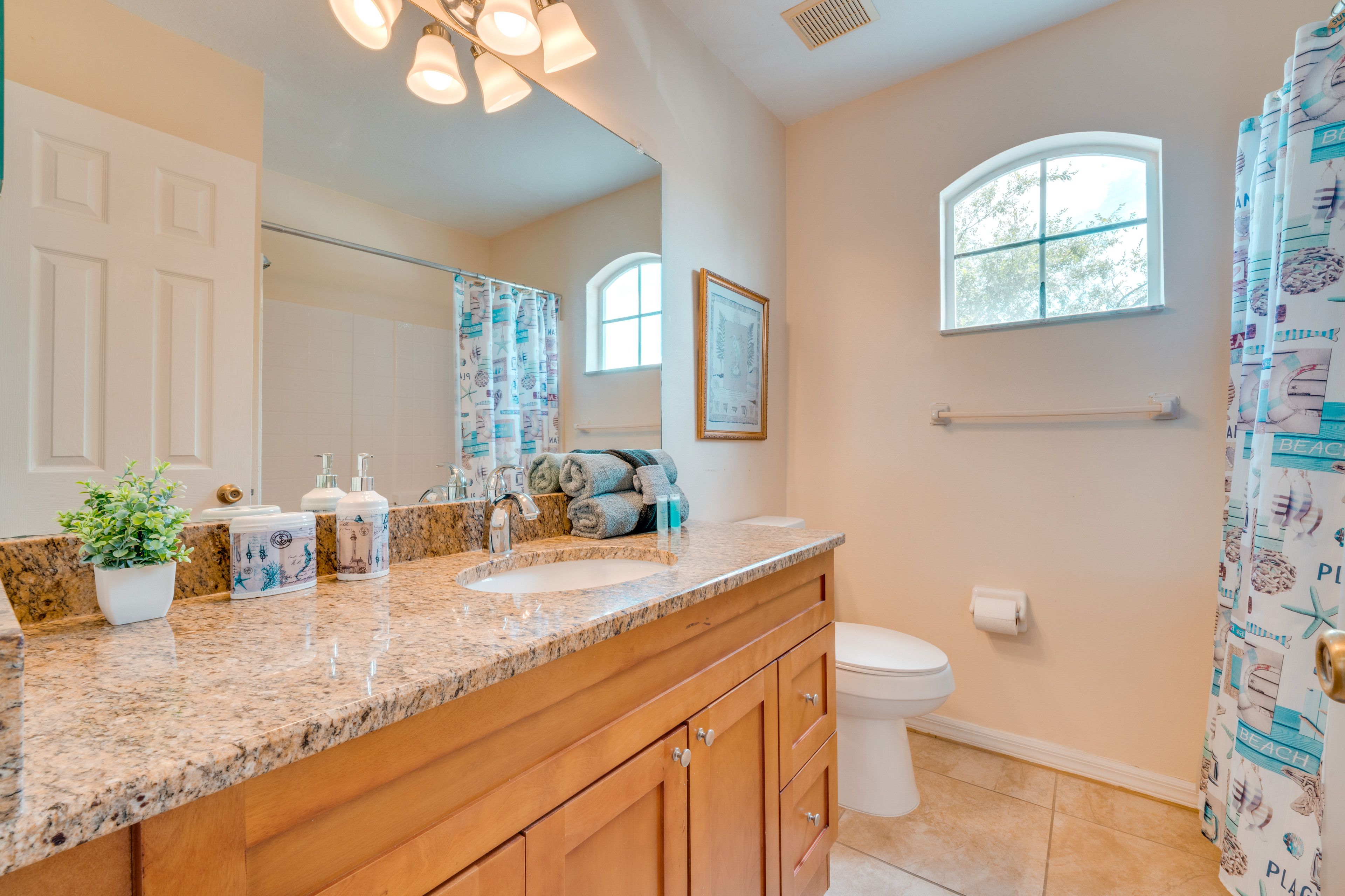 Full Bathroom | 2nd Floor