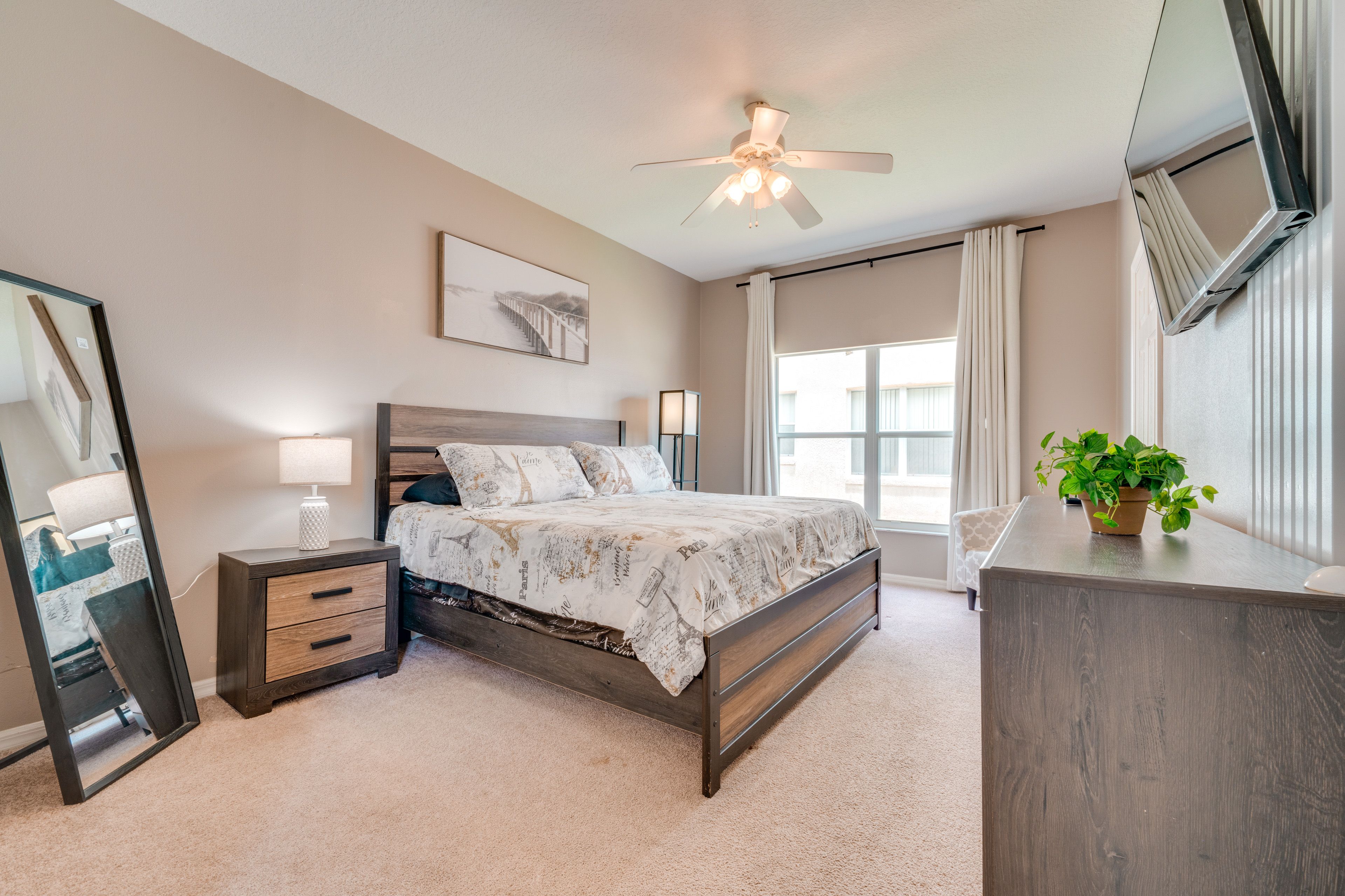 Bedroom 2 | King Bed | 1st Floor