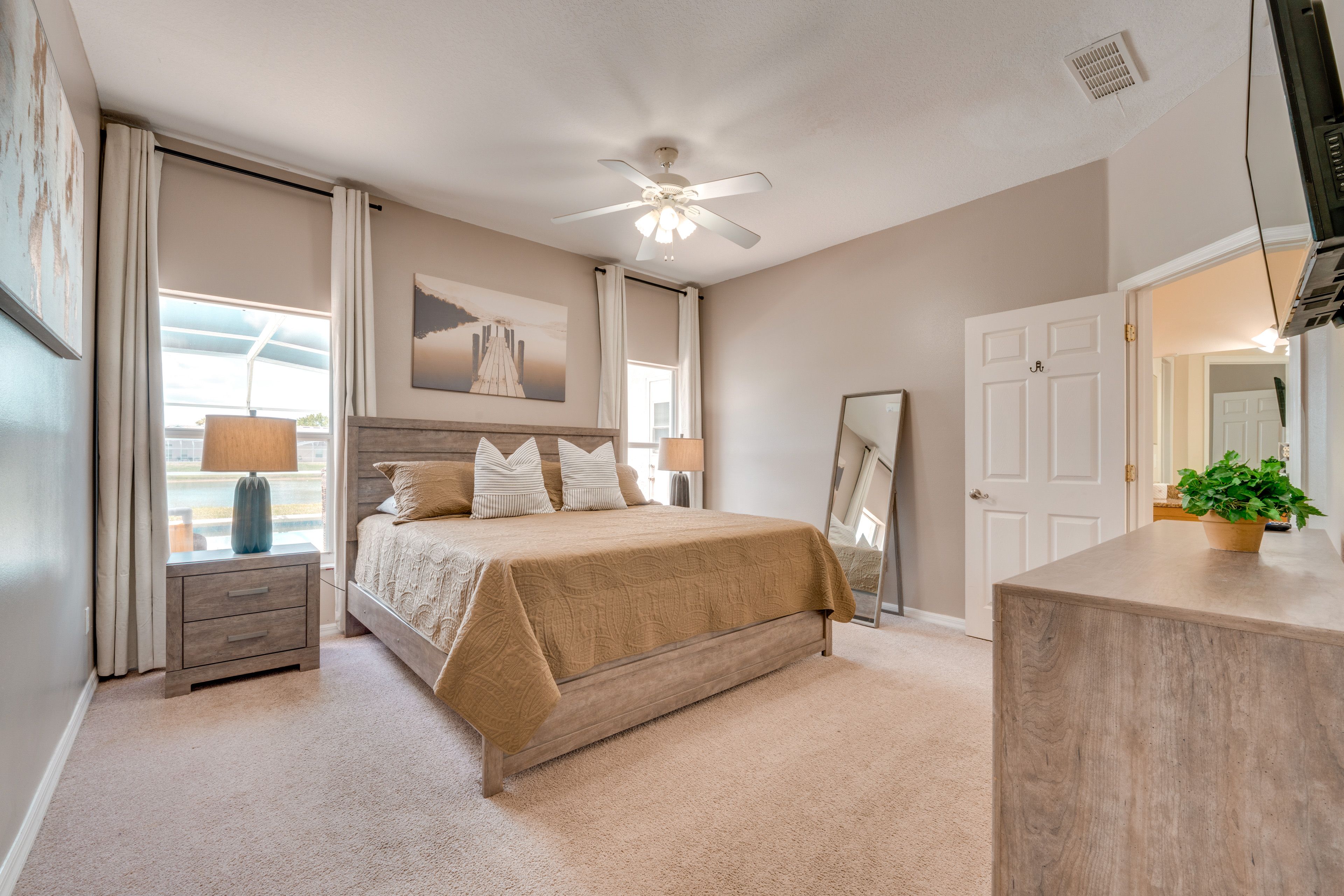 Bedroom 1 | King Bed | 1st Floor
