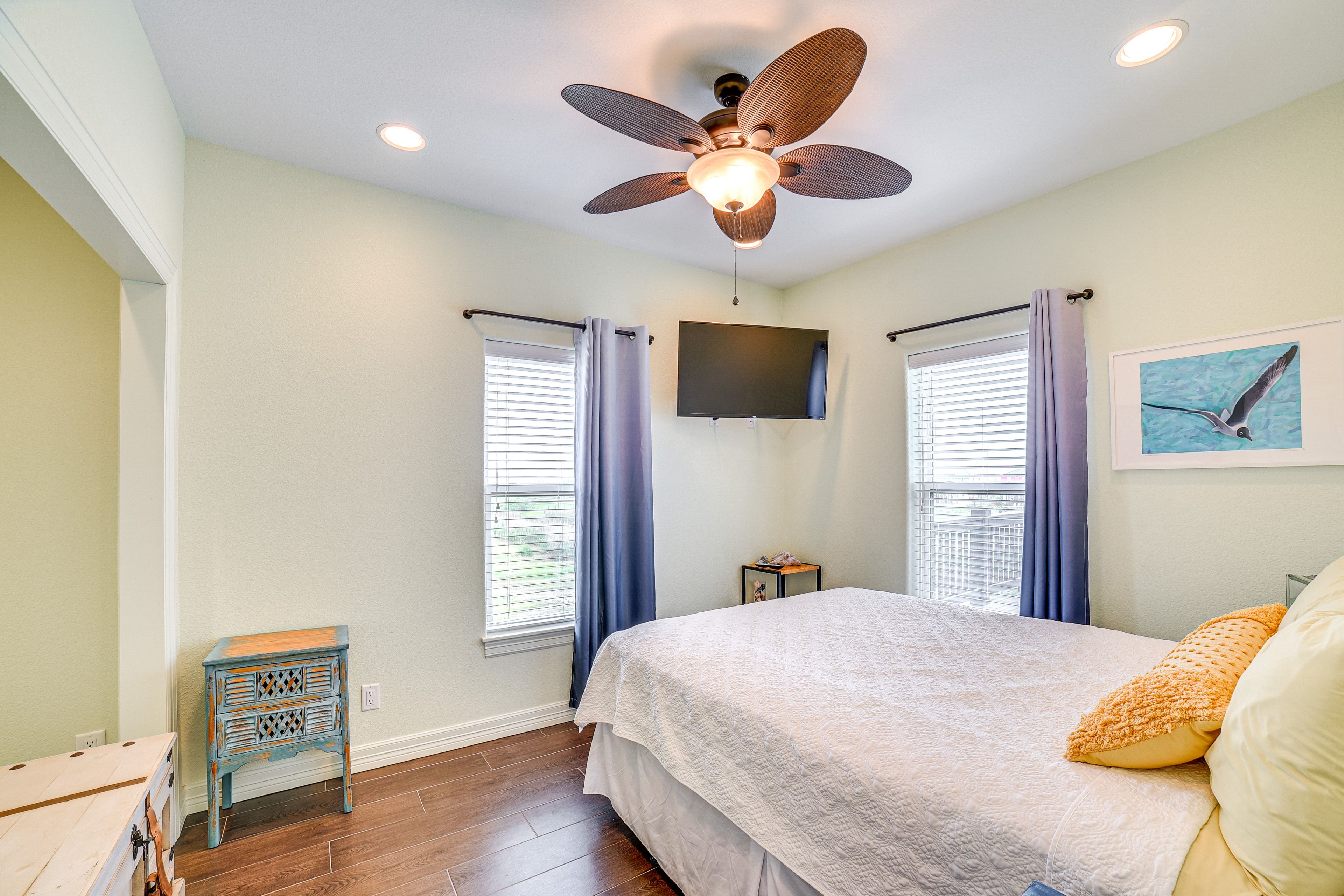 Bedroom 2 | Queen Bed
