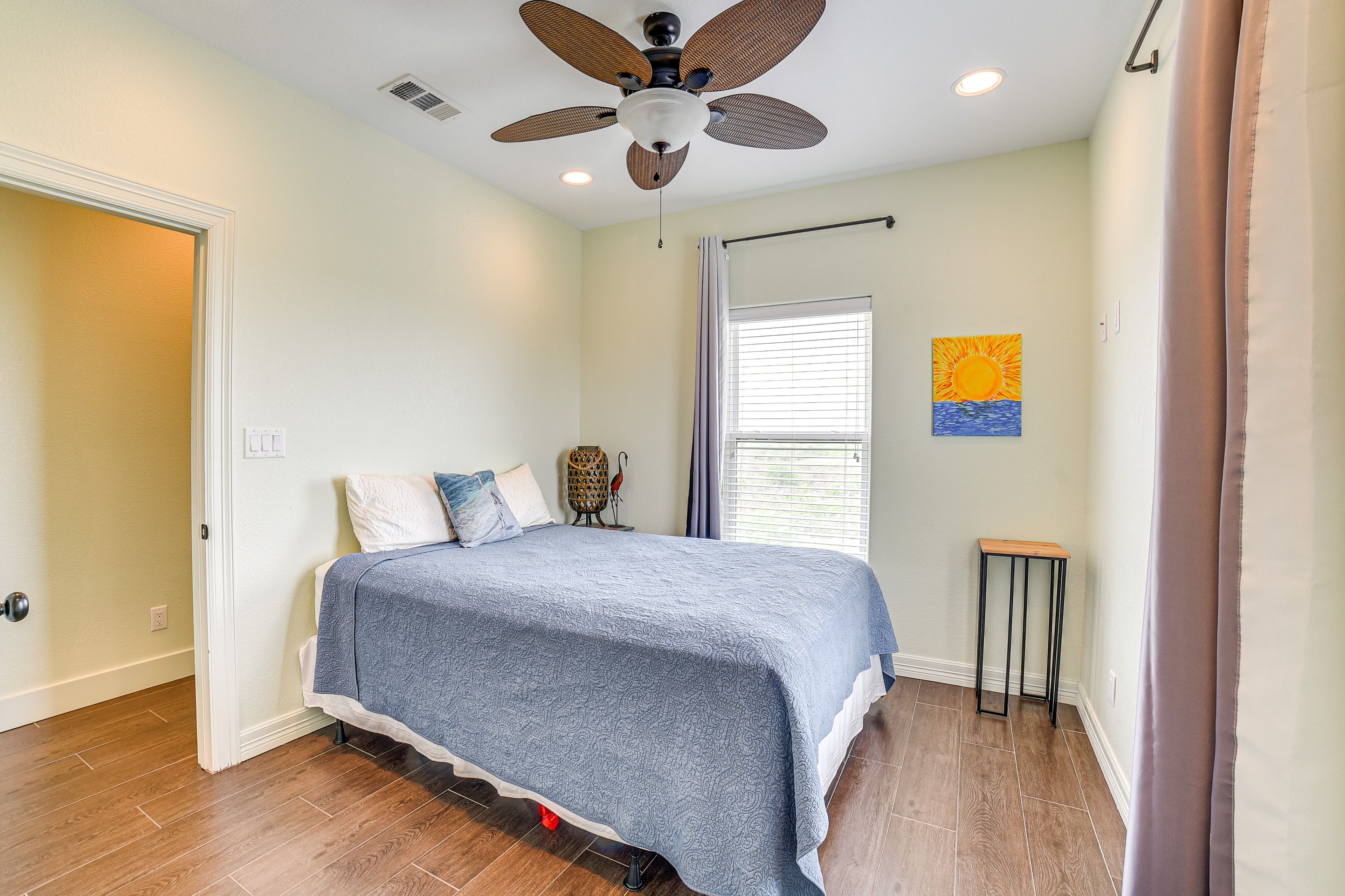 Bedroom 3 | Queen Bed
