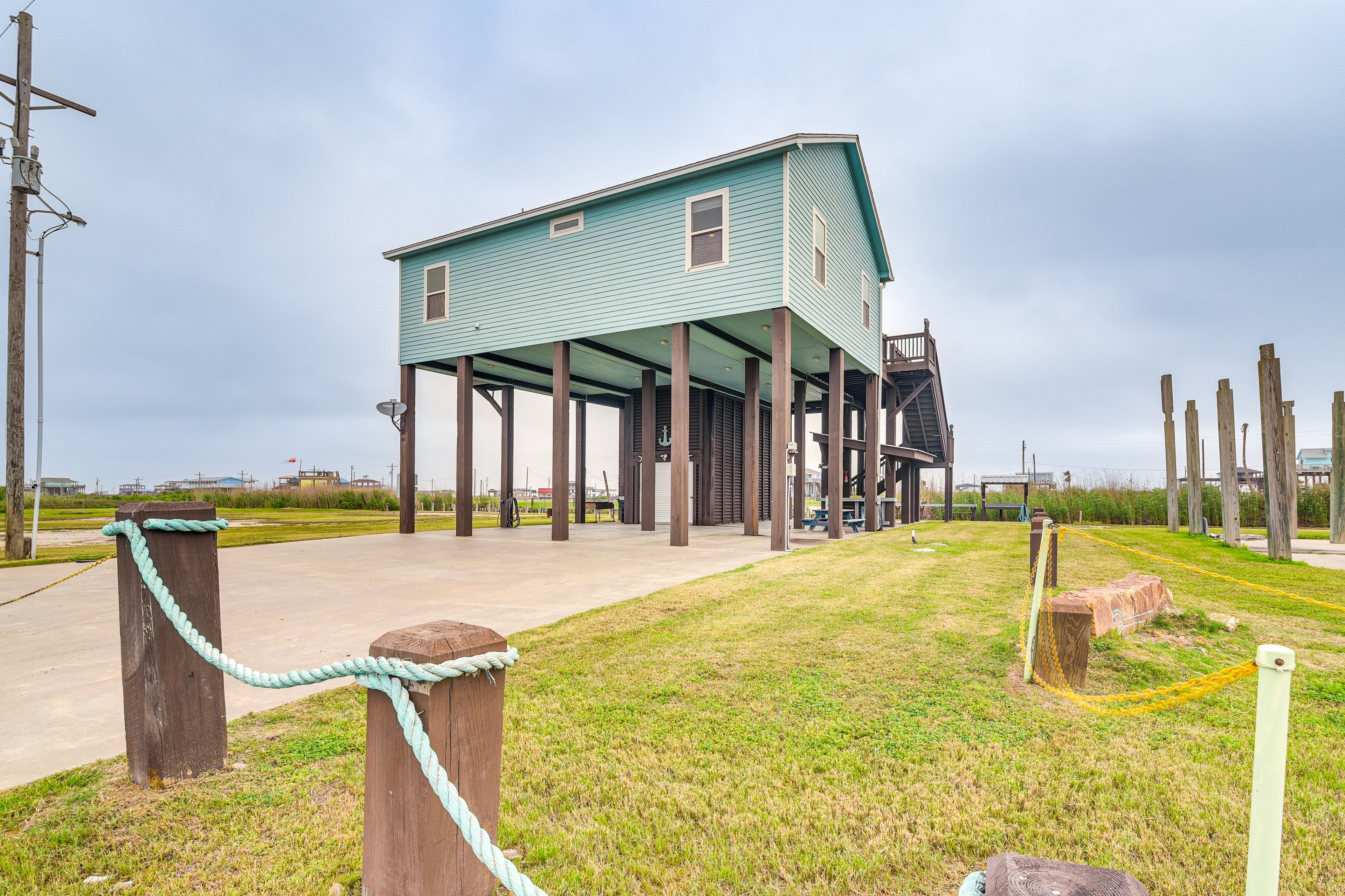 Parking | Driveway (4 Vehicles) | RV/Boat/Trailer Parking