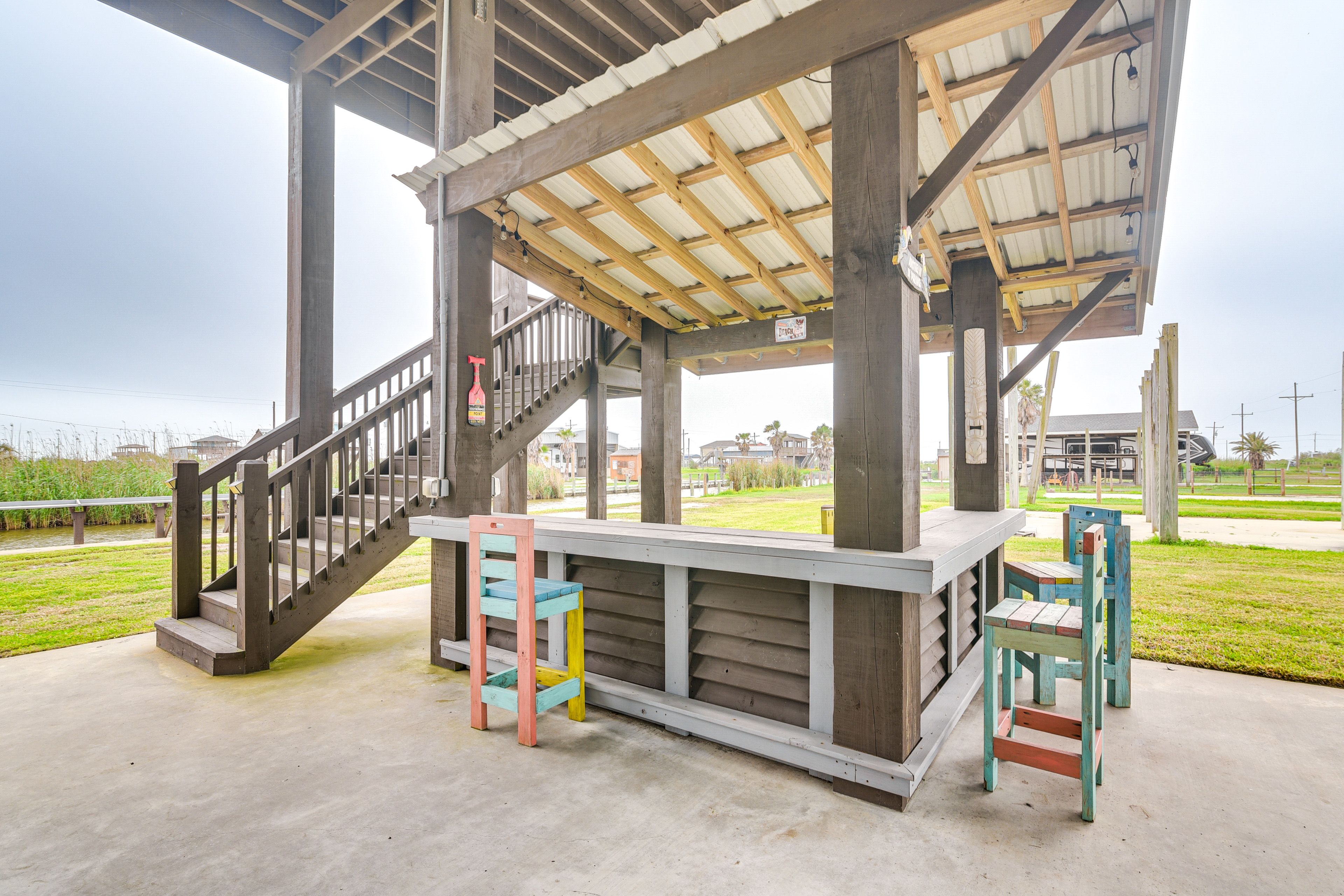 Patio | Outdoor Bar | Charcoal Grill