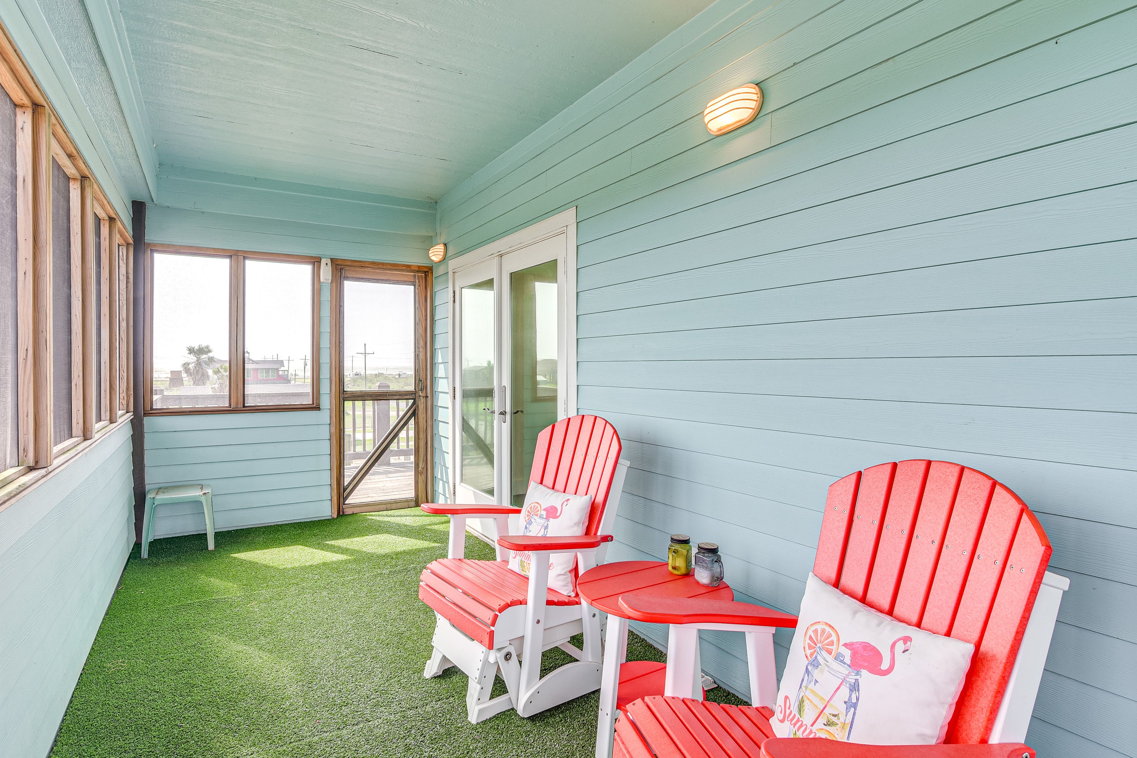 Screened-In Porch