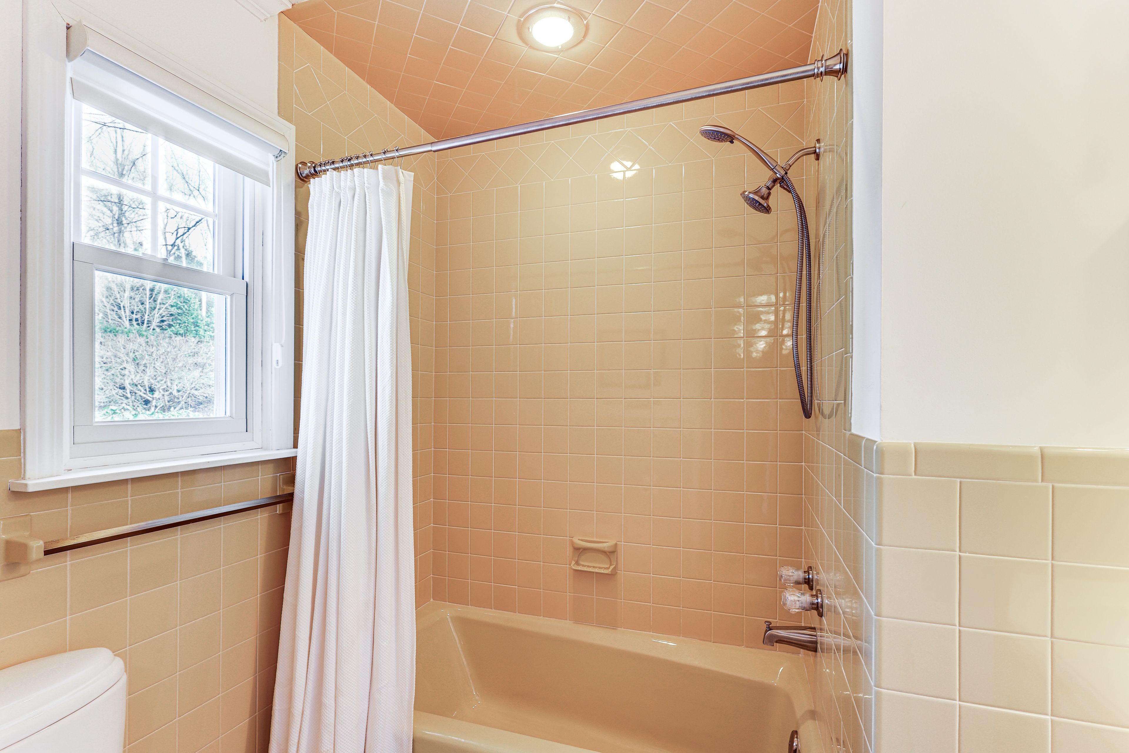 Full Bathroom | Main Level