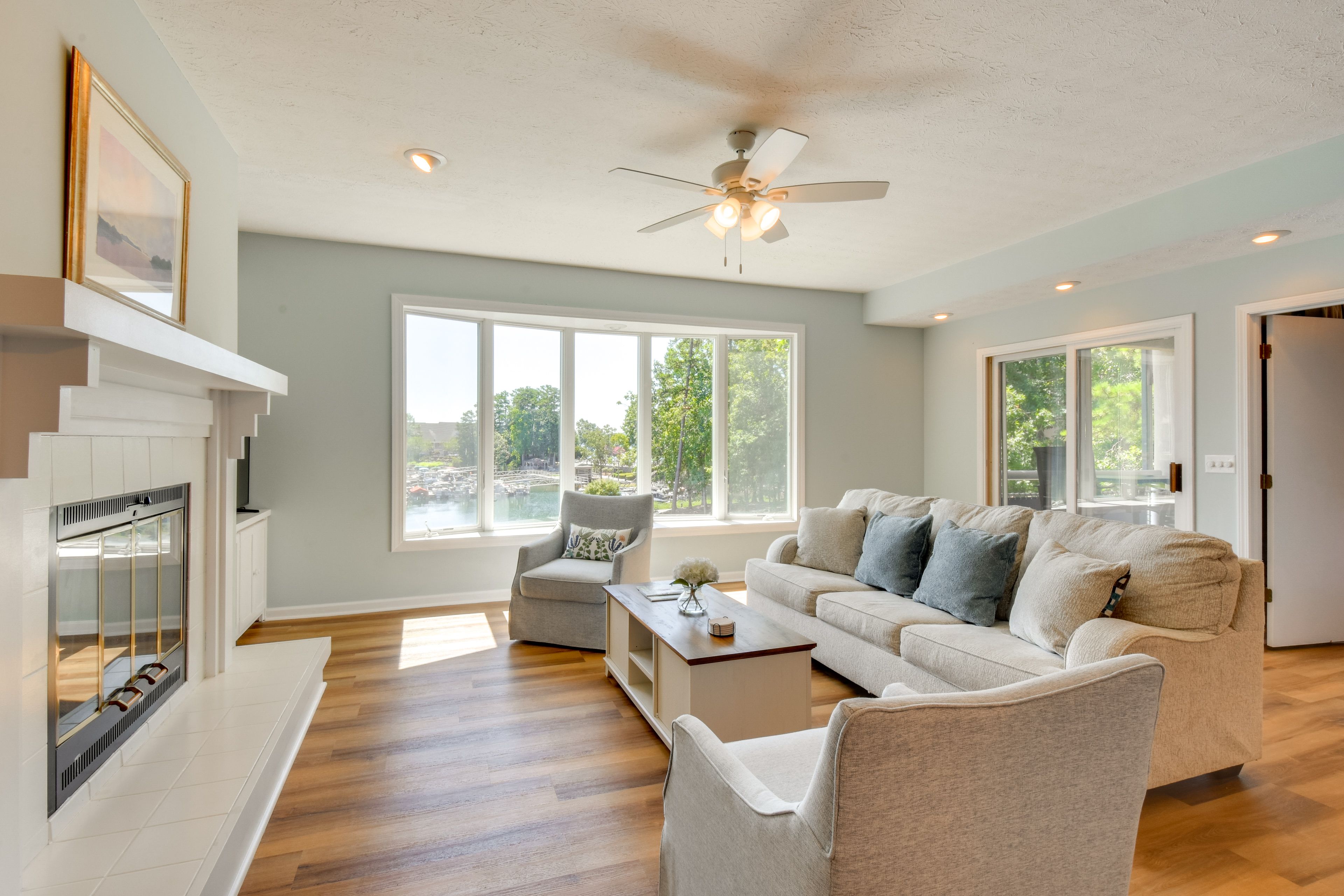 Living Room | Queen Sleeper Sofa