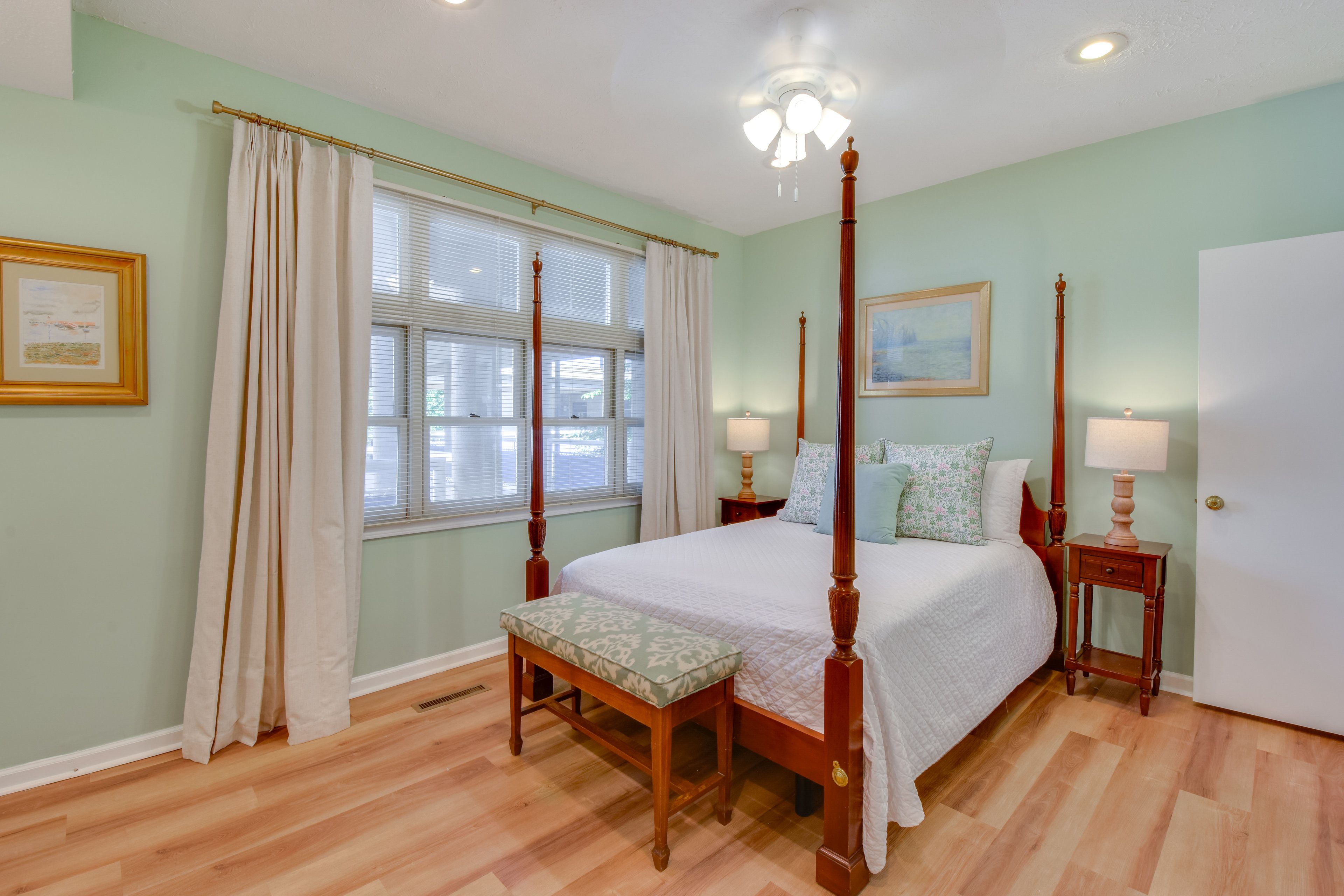 Bedroom 2 | Queen Bed
