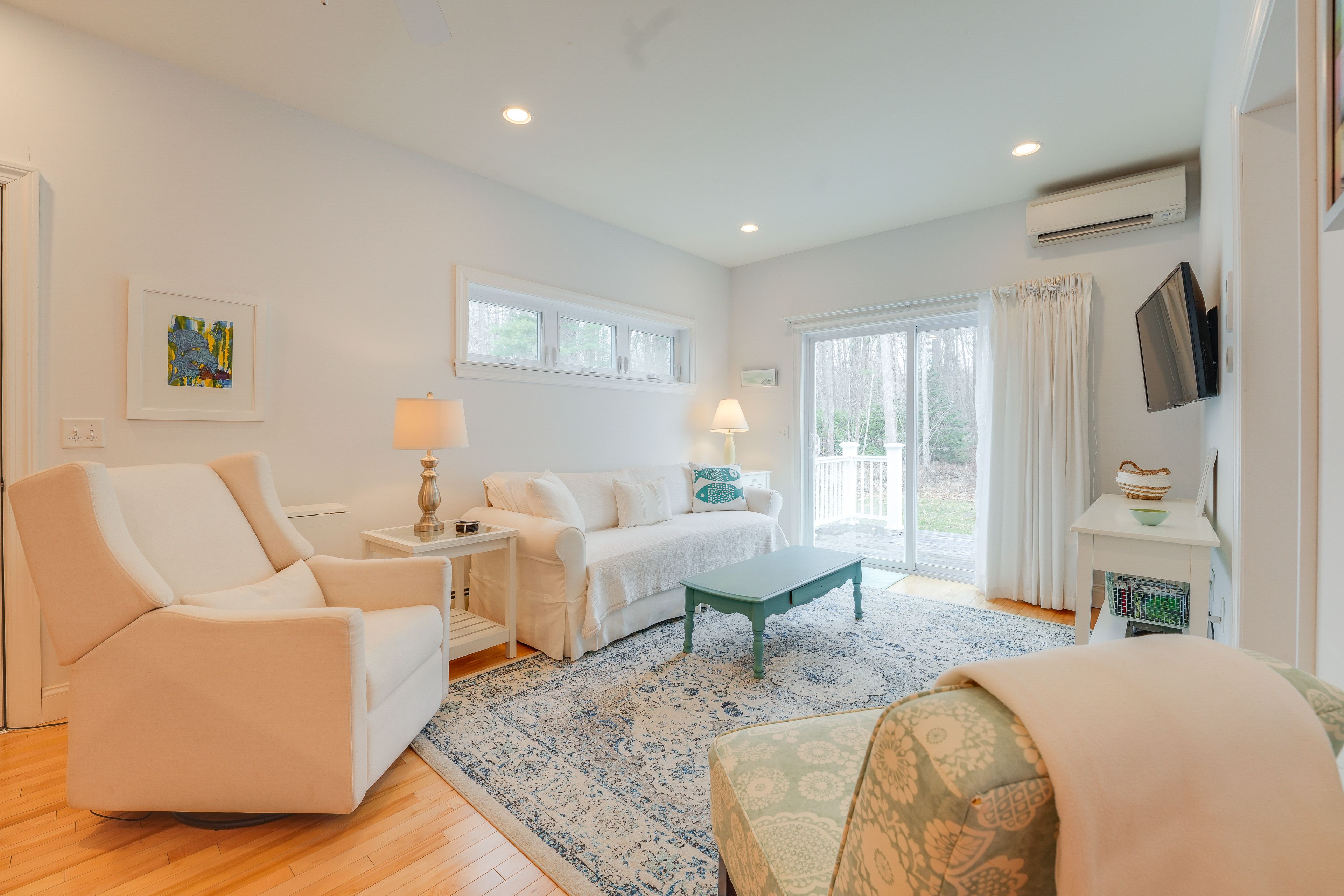 Living Room | Full Sleeper Sofa | Free WiFi | Central A/C & Heating | Smart TV