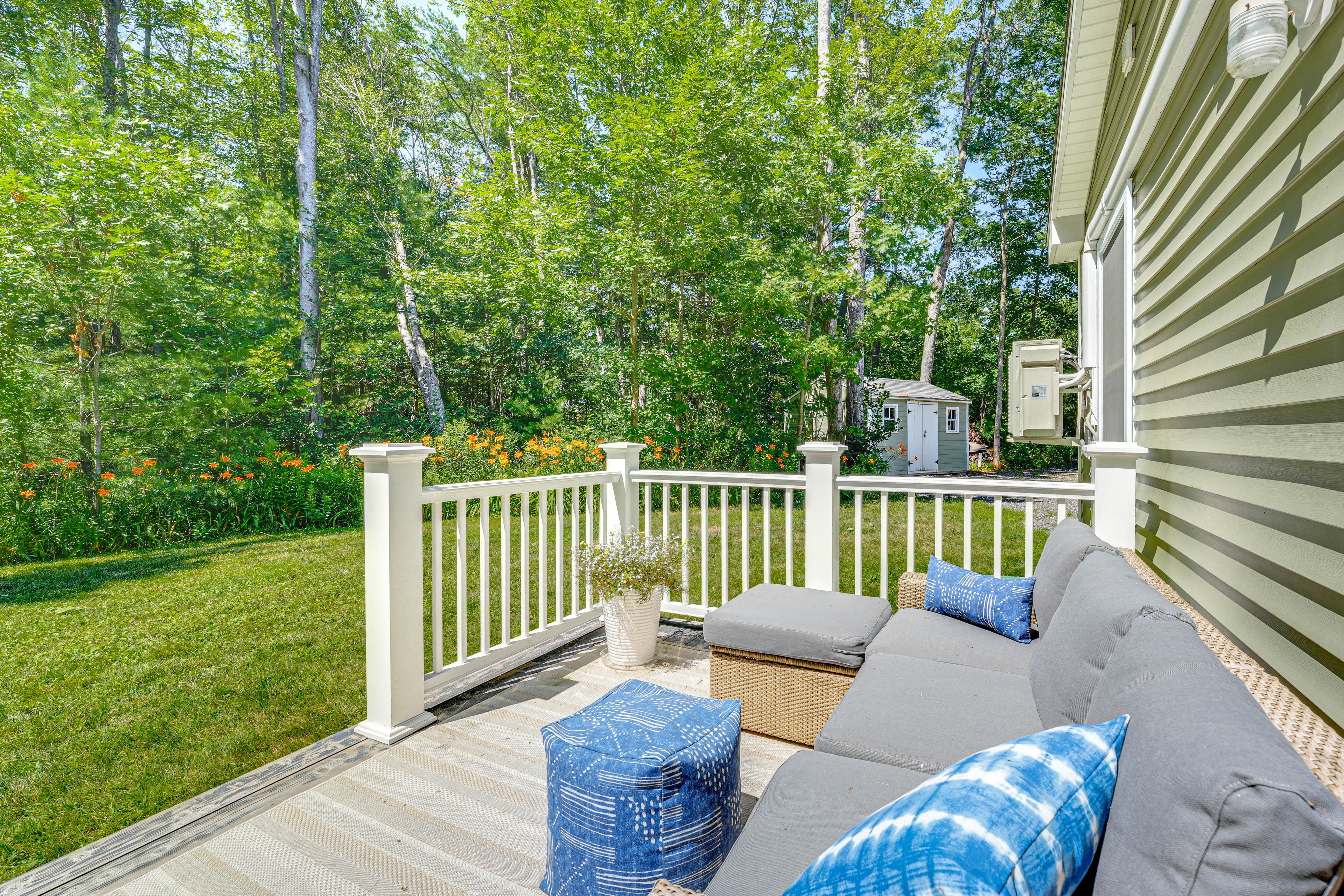 Private Deck | Single-Story Apartment
