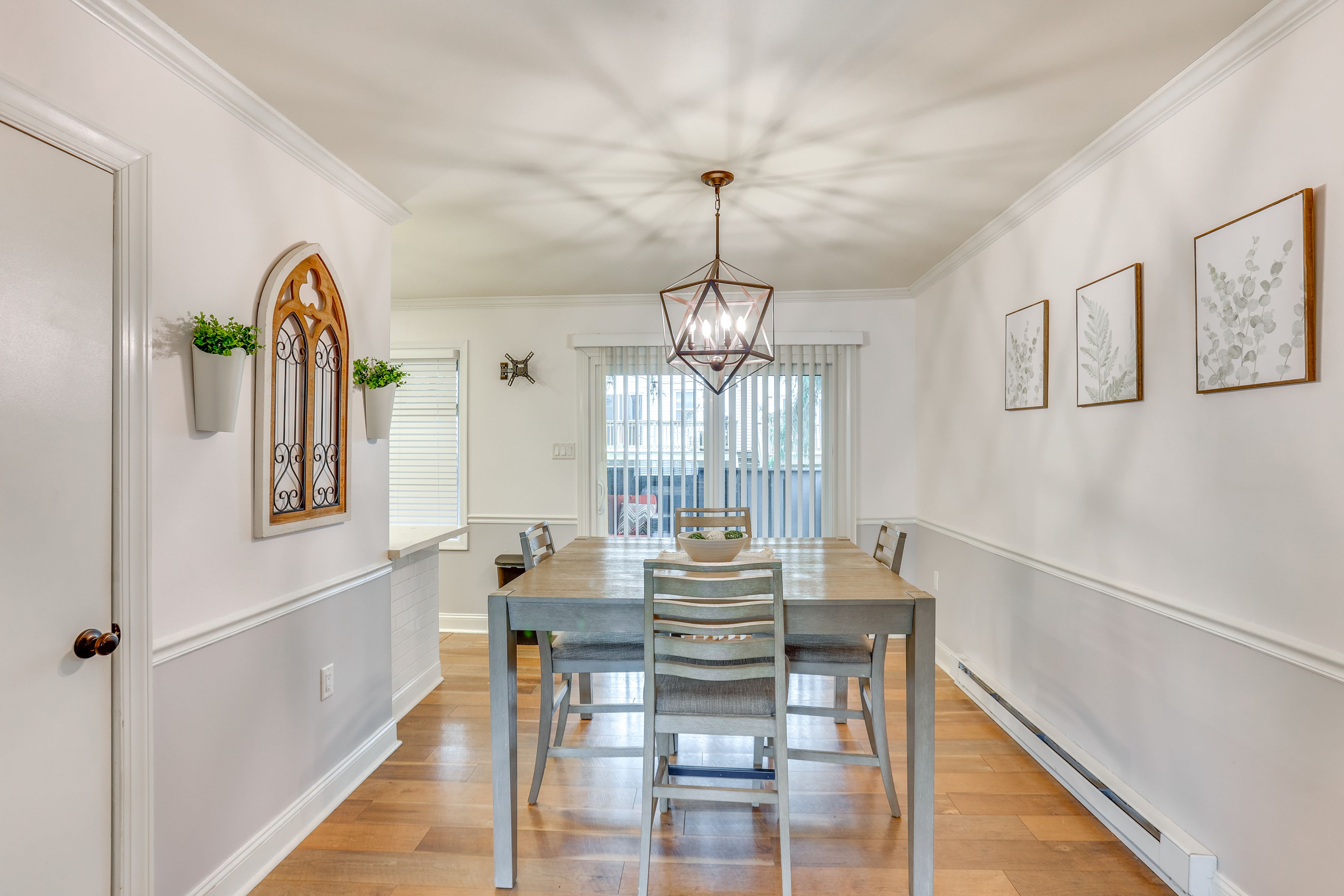 Dining Area | Dishware/Flatware | 1st Floor