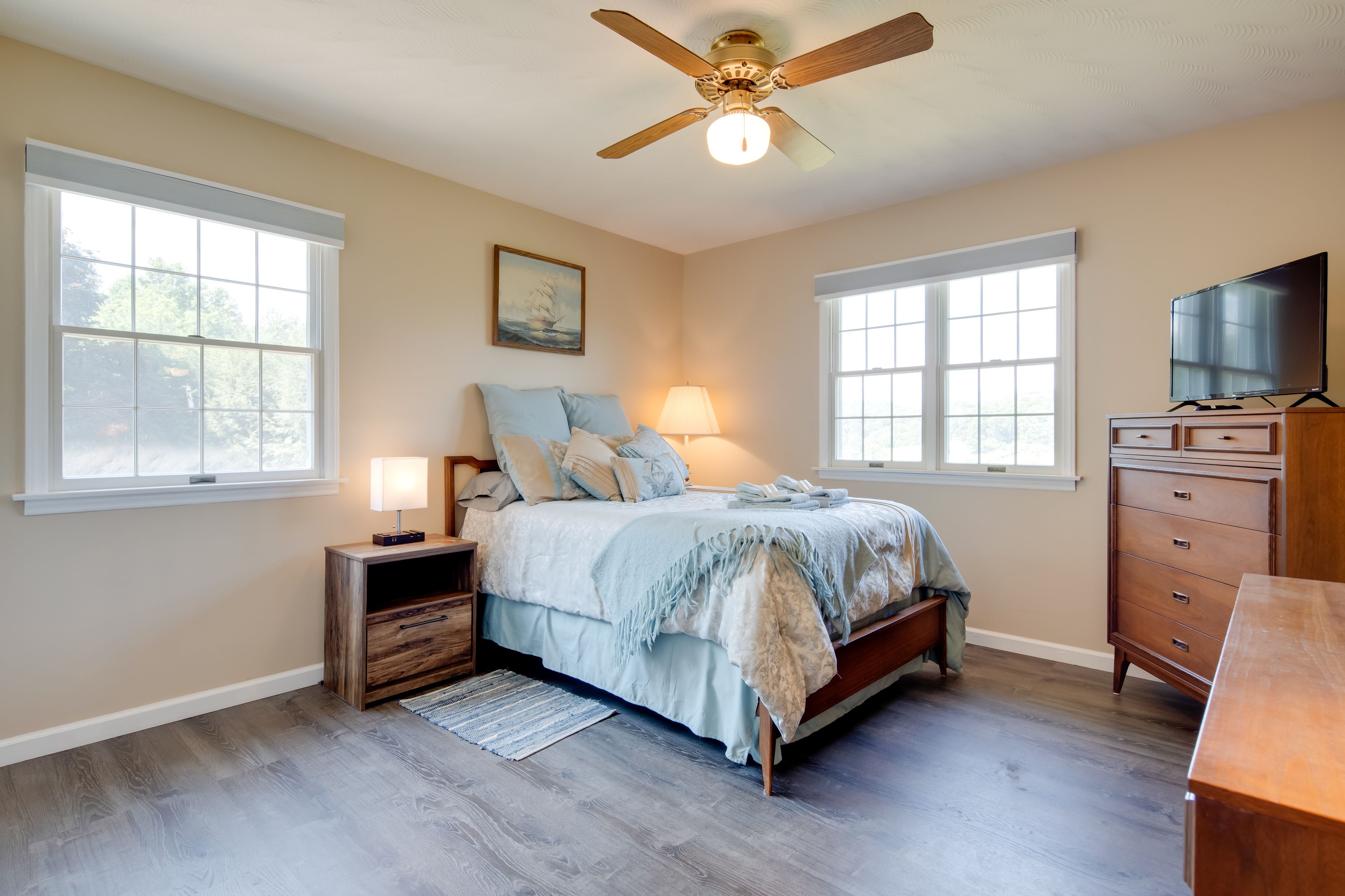 Bedroom 2 | Main Level | Full Bed | Smart TV