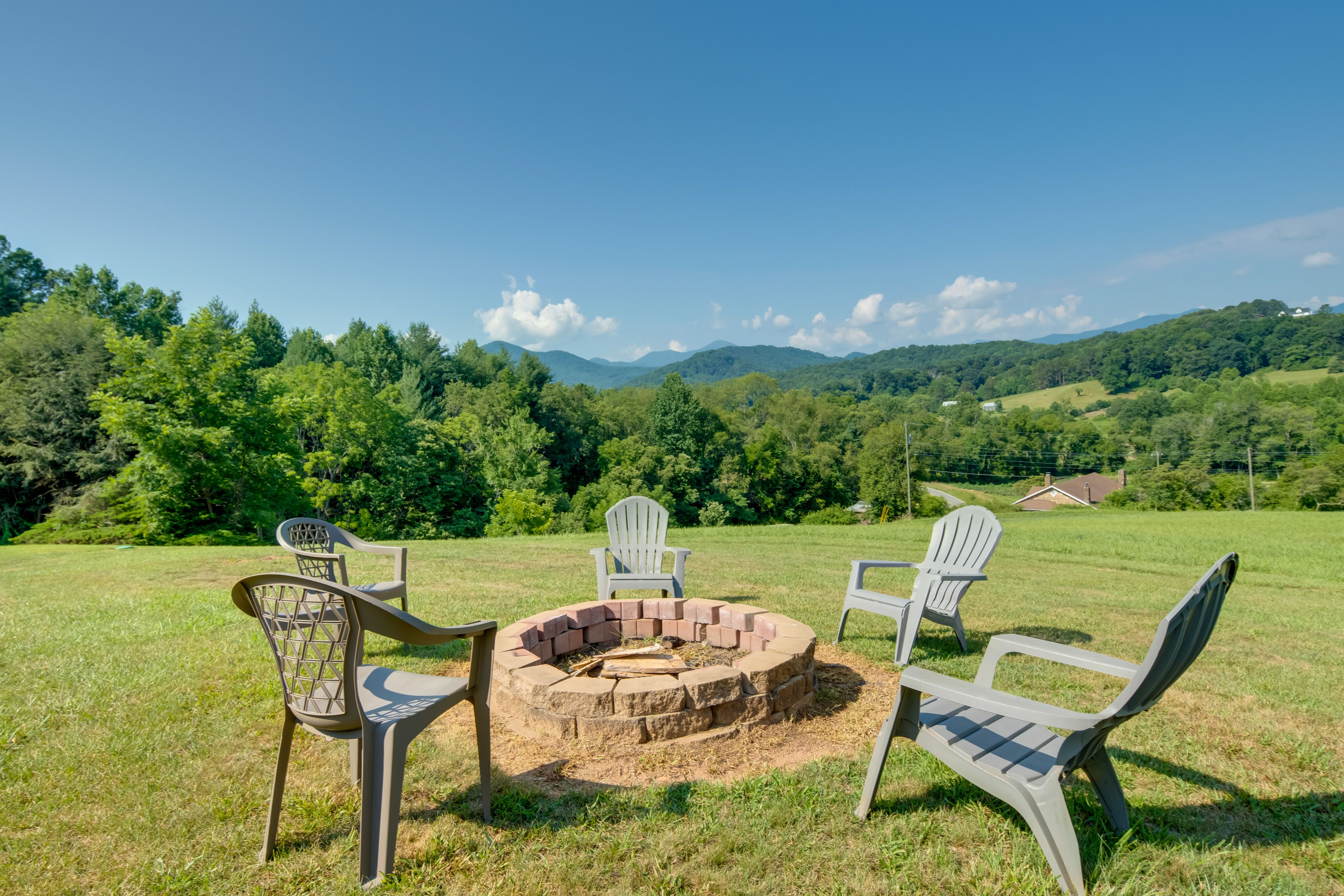 Candler Vacation Rental | 3BR | 2BA | 2,300 Sq Ft | 1 Step Required
