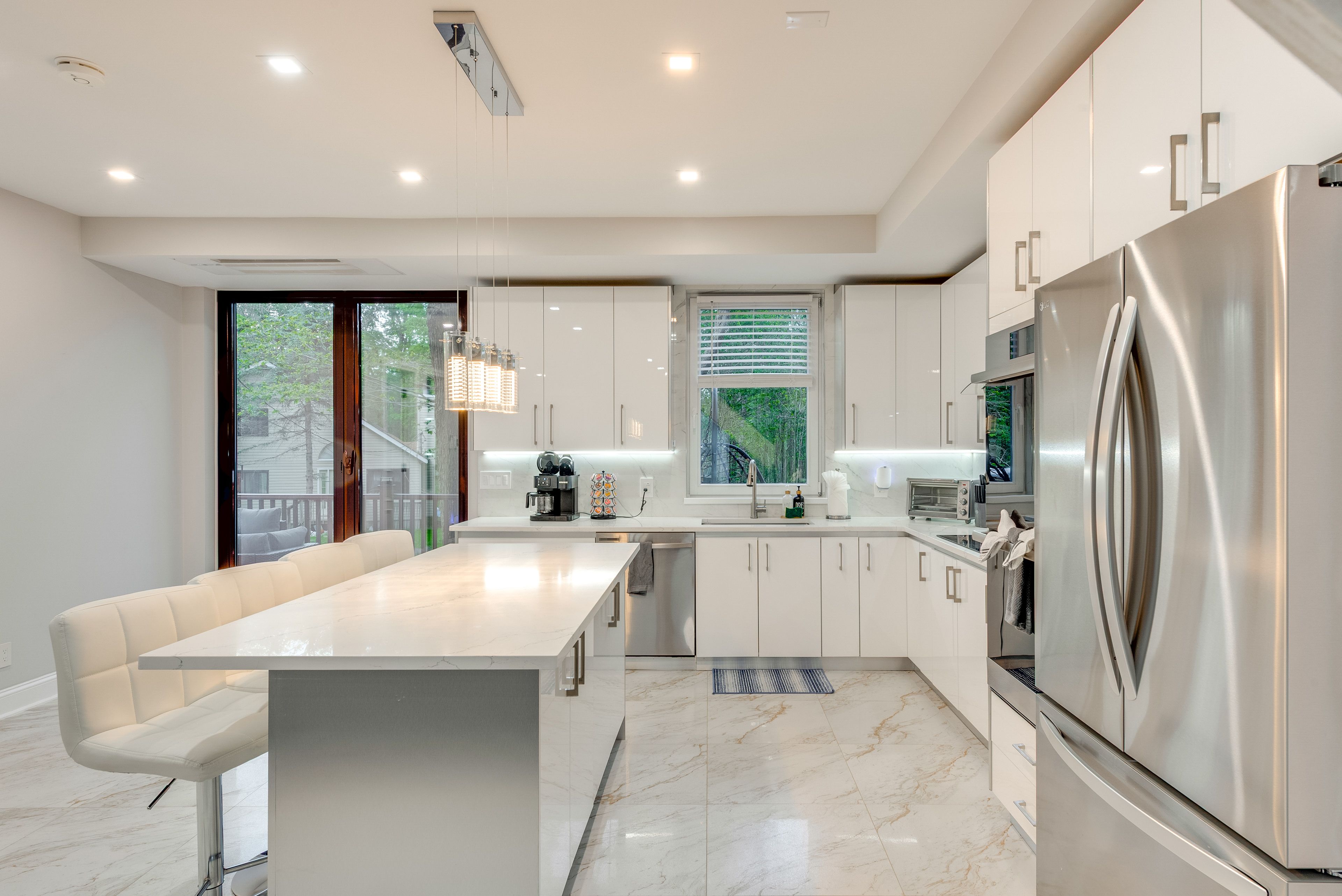 Kitchen | 1st Floor | Dual Drip/Keurig Coffee Maker