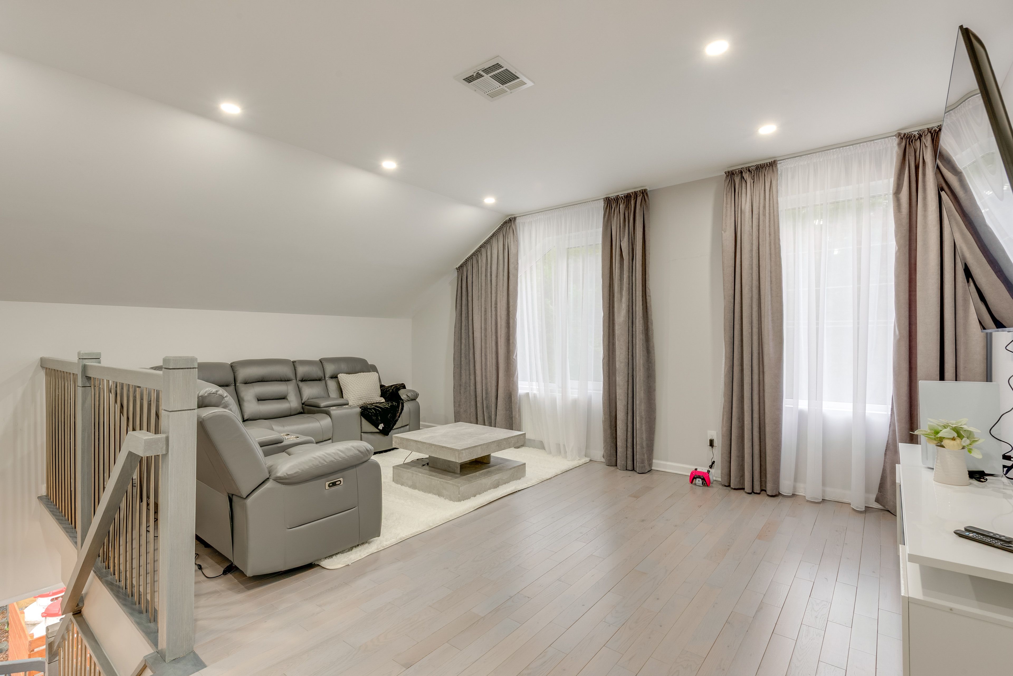 Loft | 2nd Floor | Smart TV