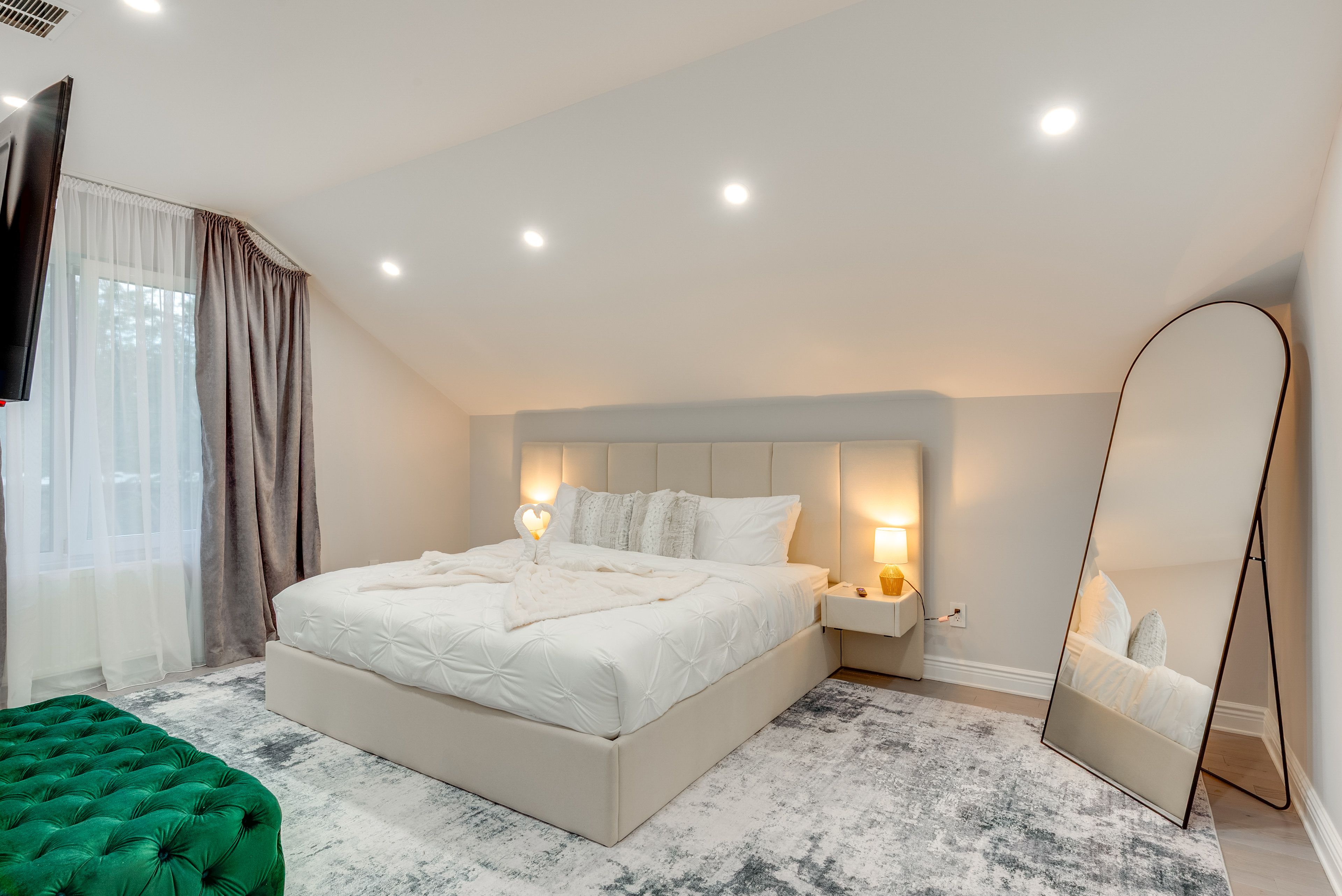 Bedroom 1 | King Bed | 2nd Floor | En-Suite Bathroom