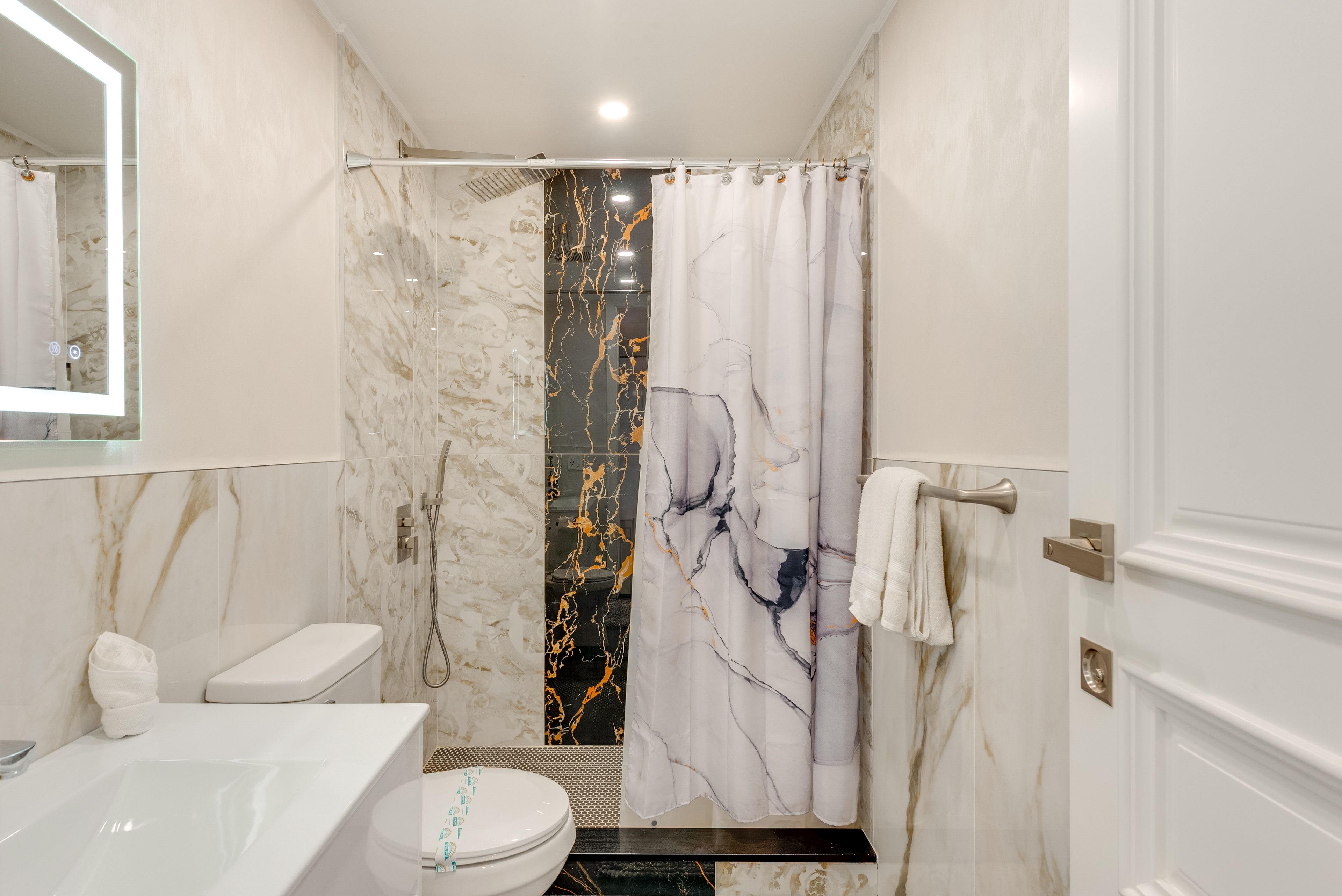 Full Bathroom | 1st Floor