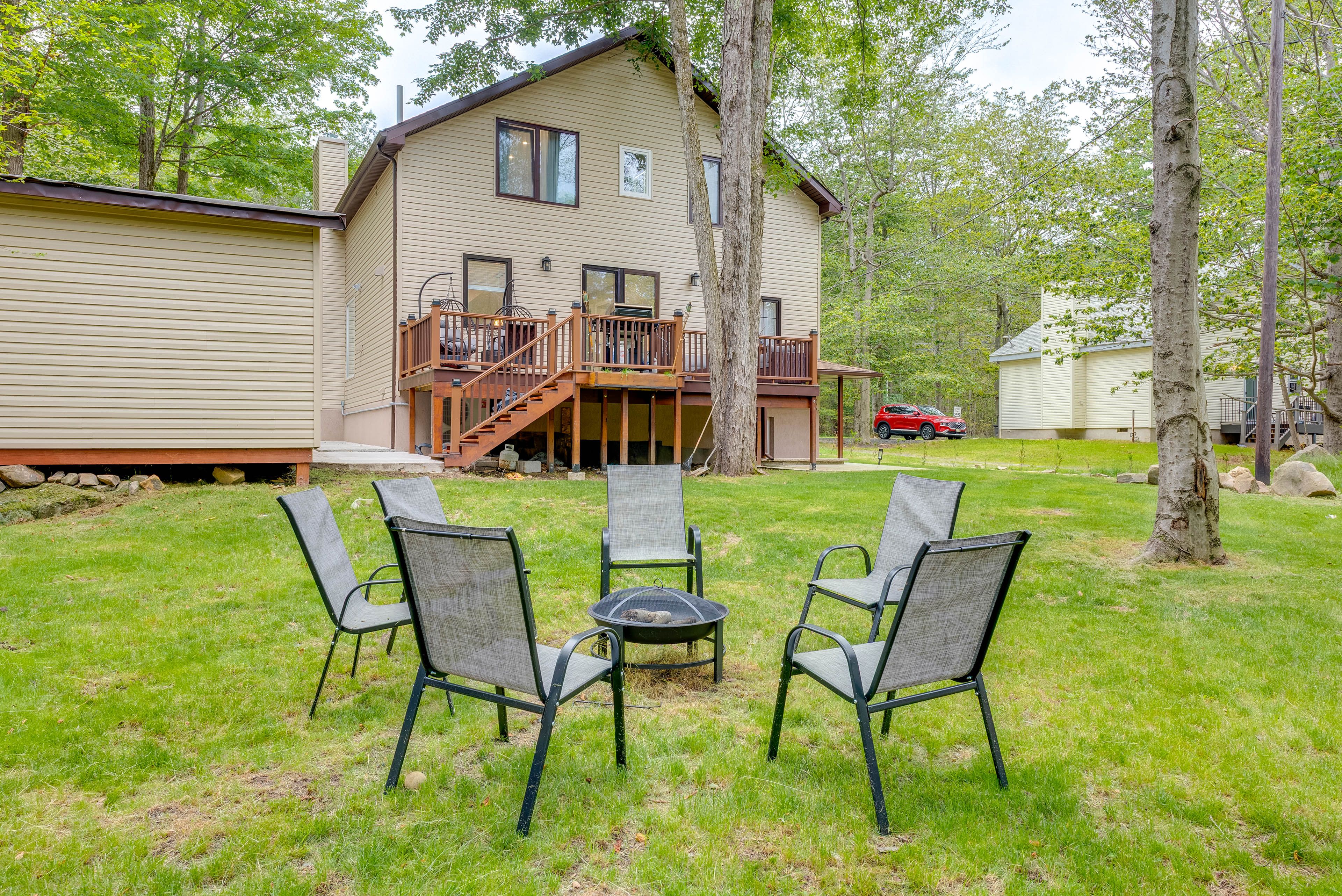 Tobyhanna Vacation Rental | 5BR | 4BA | 3,000 Sq Ft | 8 Steps to Enter