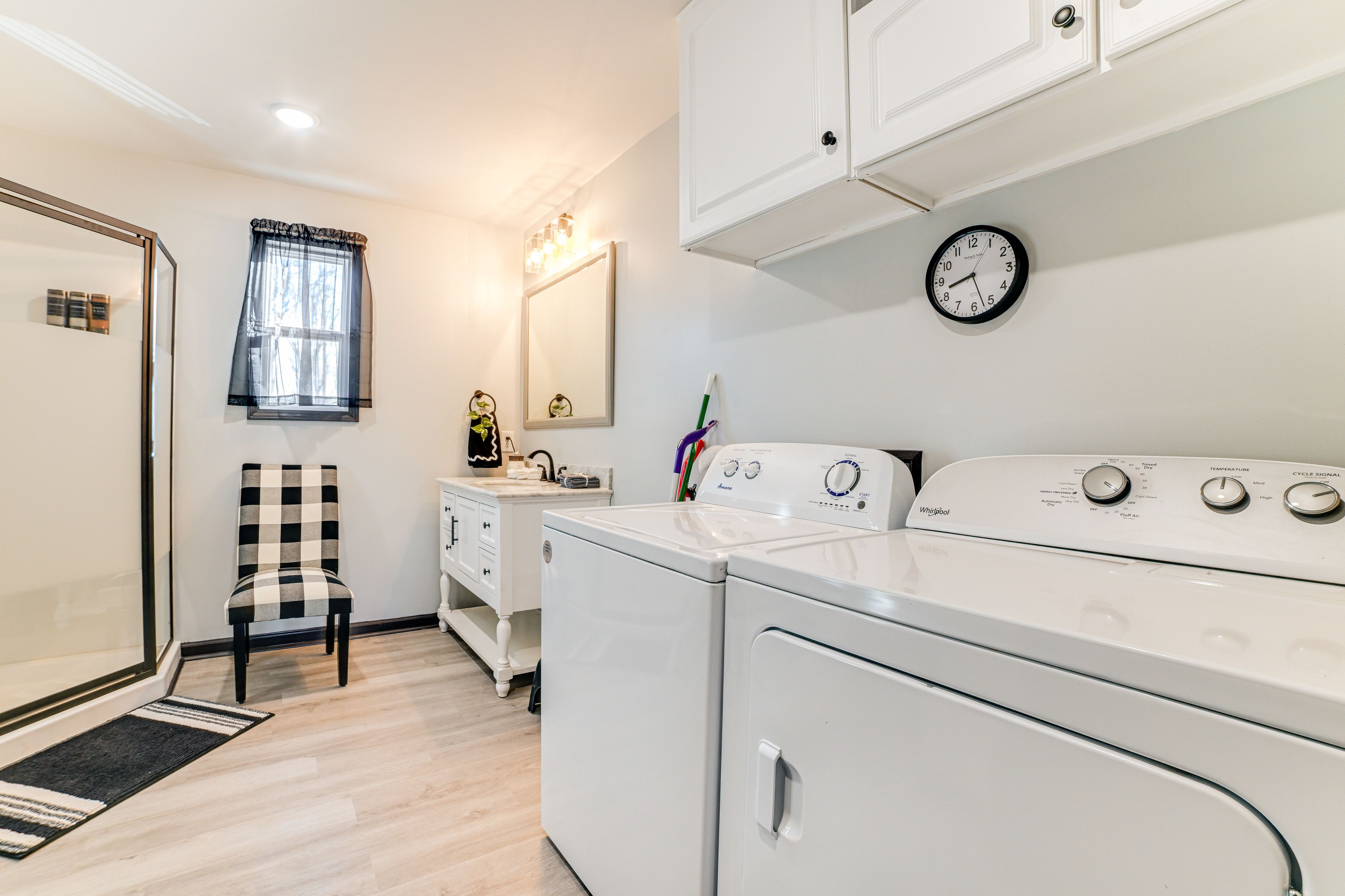 Full Bathroom | Washer & Dryer