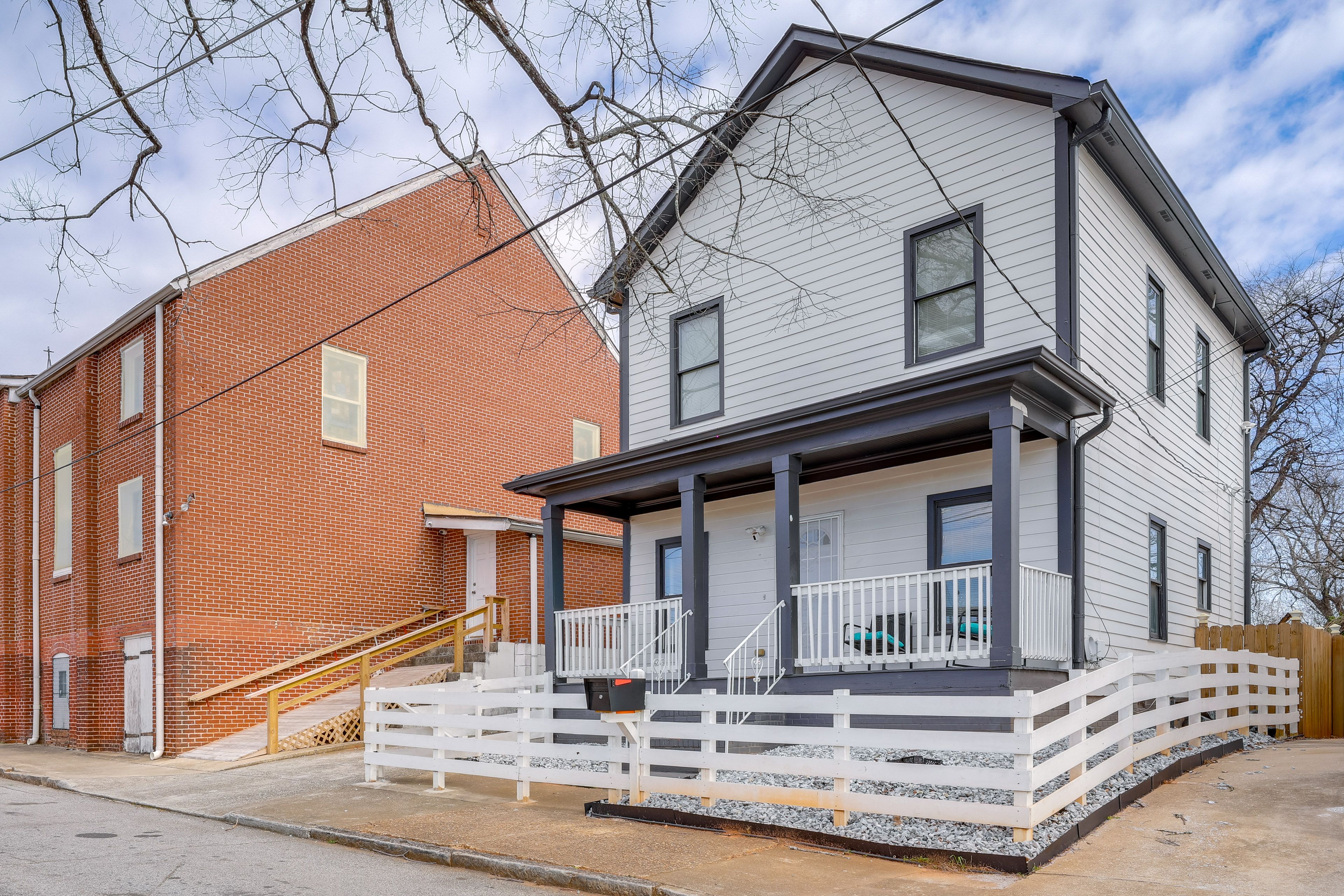 Exterior | Driveway (2 Vehicles)