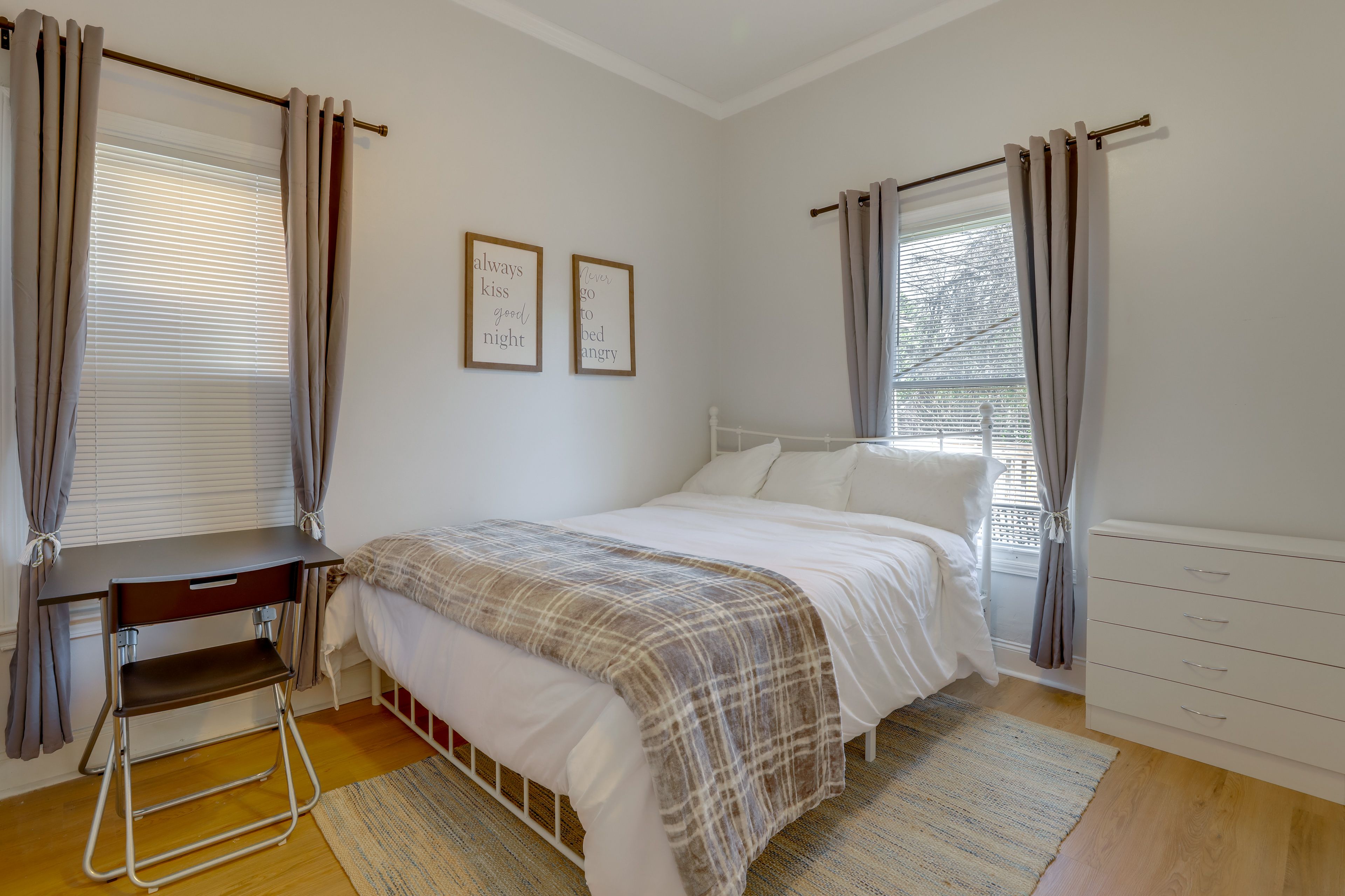 Bedroom 1 | Full Bed | 1st Floor