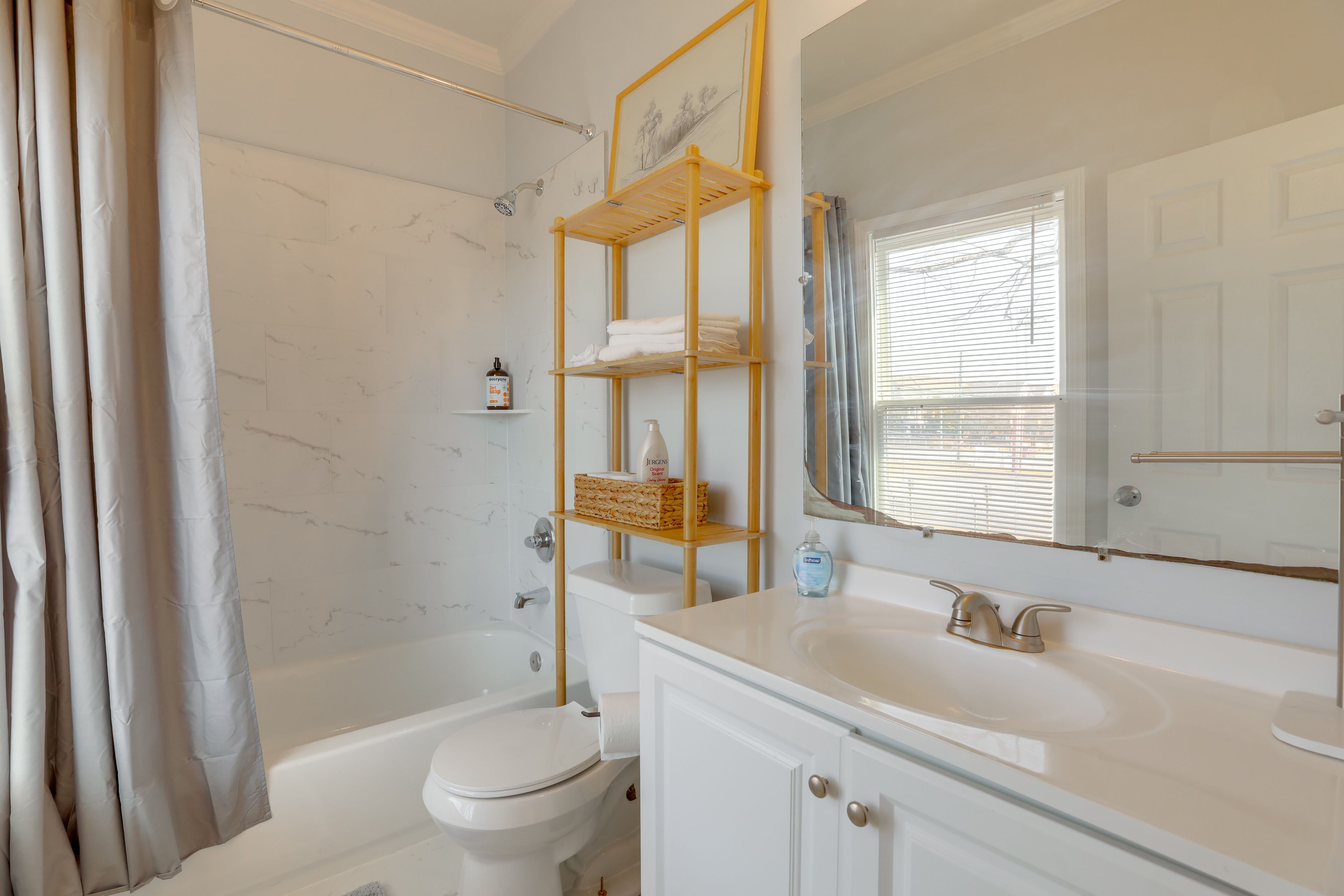 Bathroom | 2nd Floor