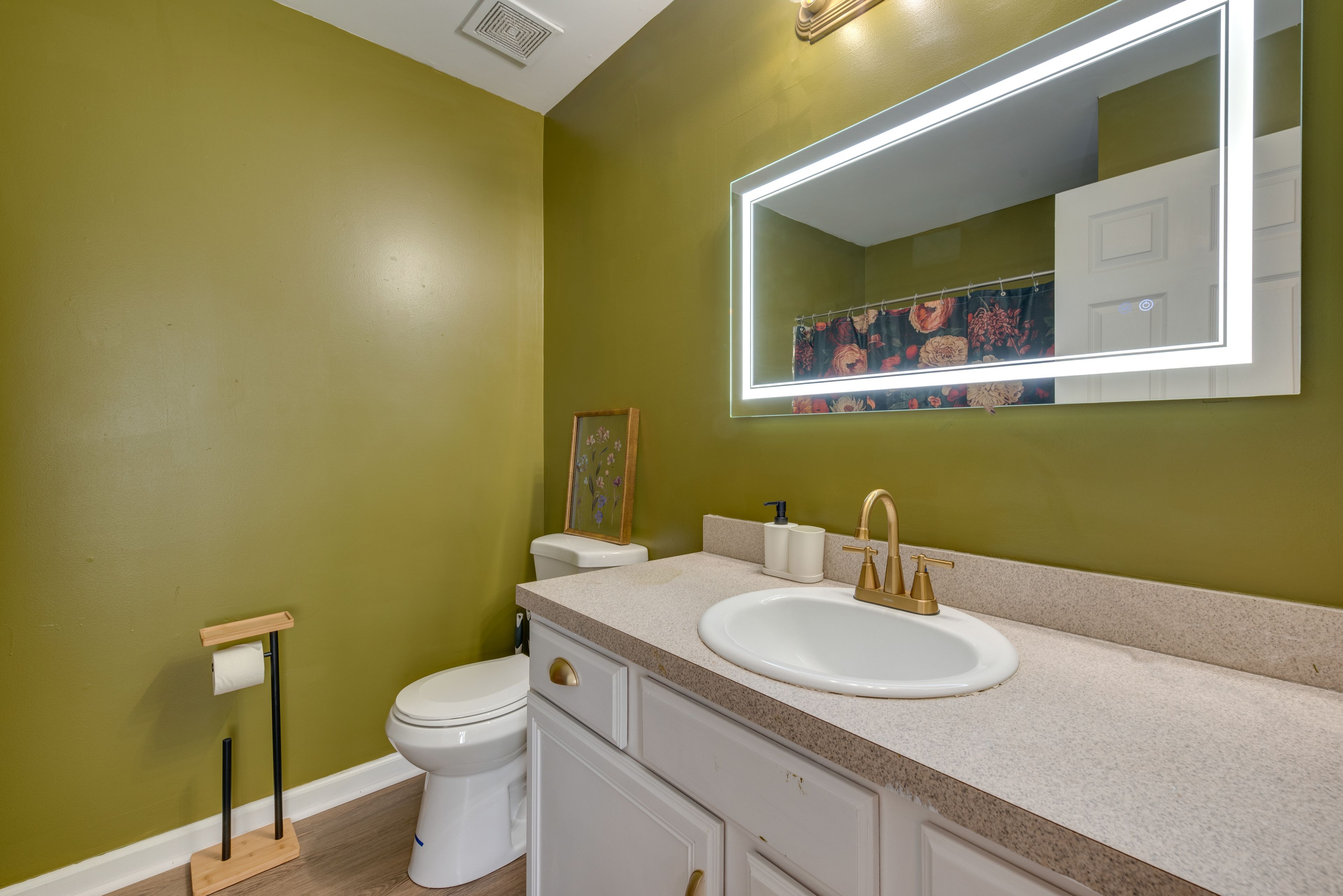 Full Bathroom | 2nd Floor