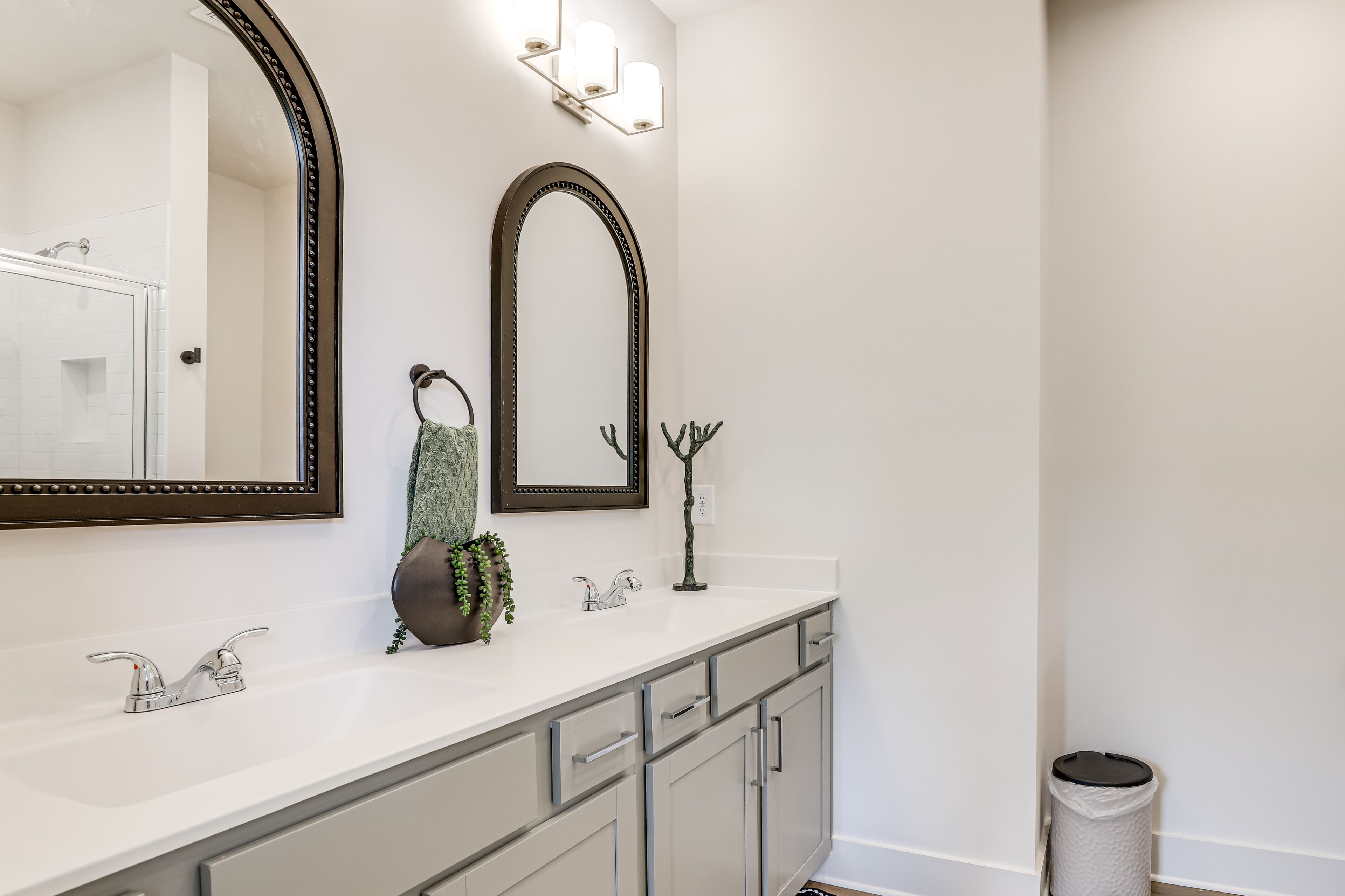 Full Bathroom | 3rd Floor | Towels Provided