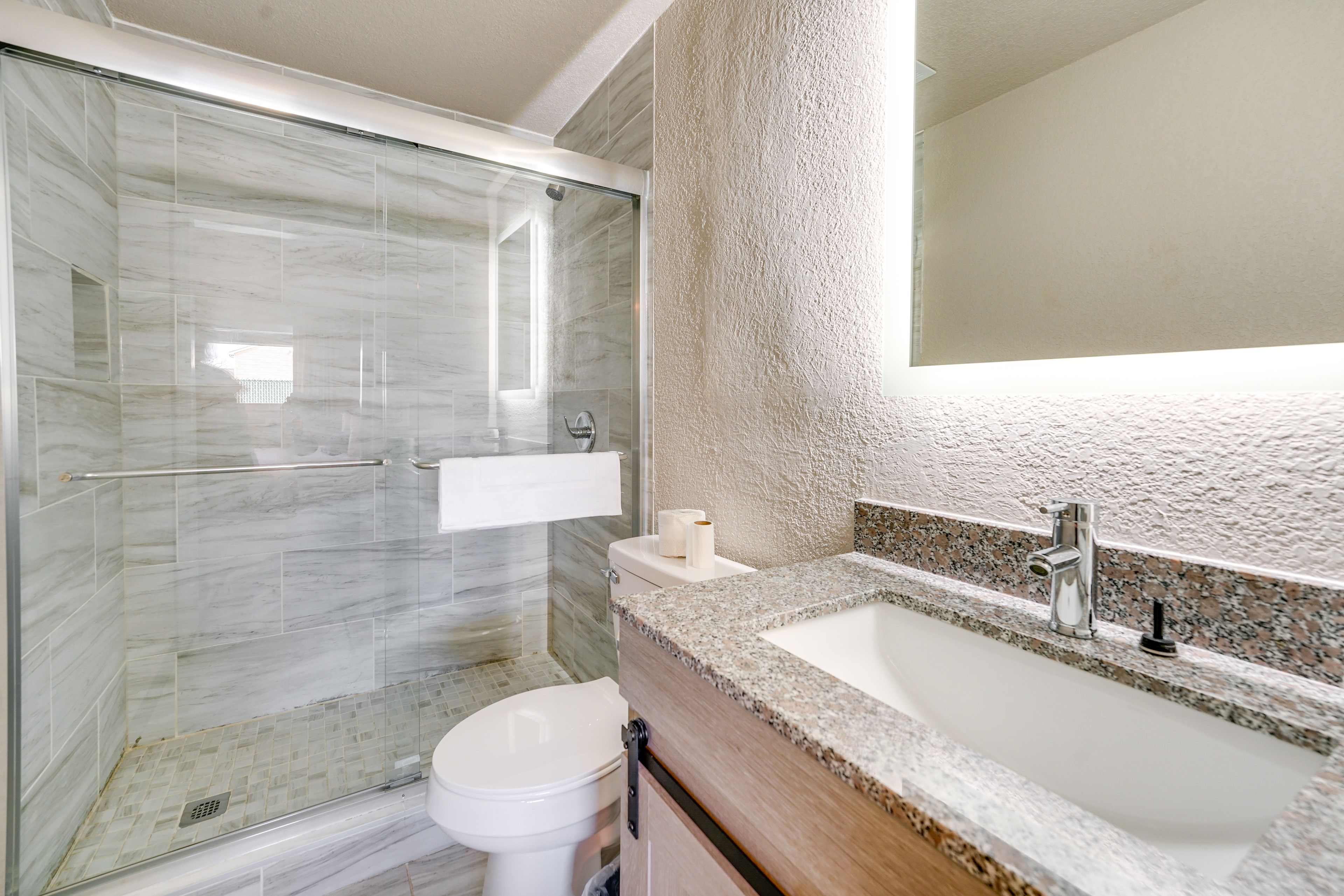 Full Bathroom | Towels Provided | Complimentary Toiletries | Hair Dryer