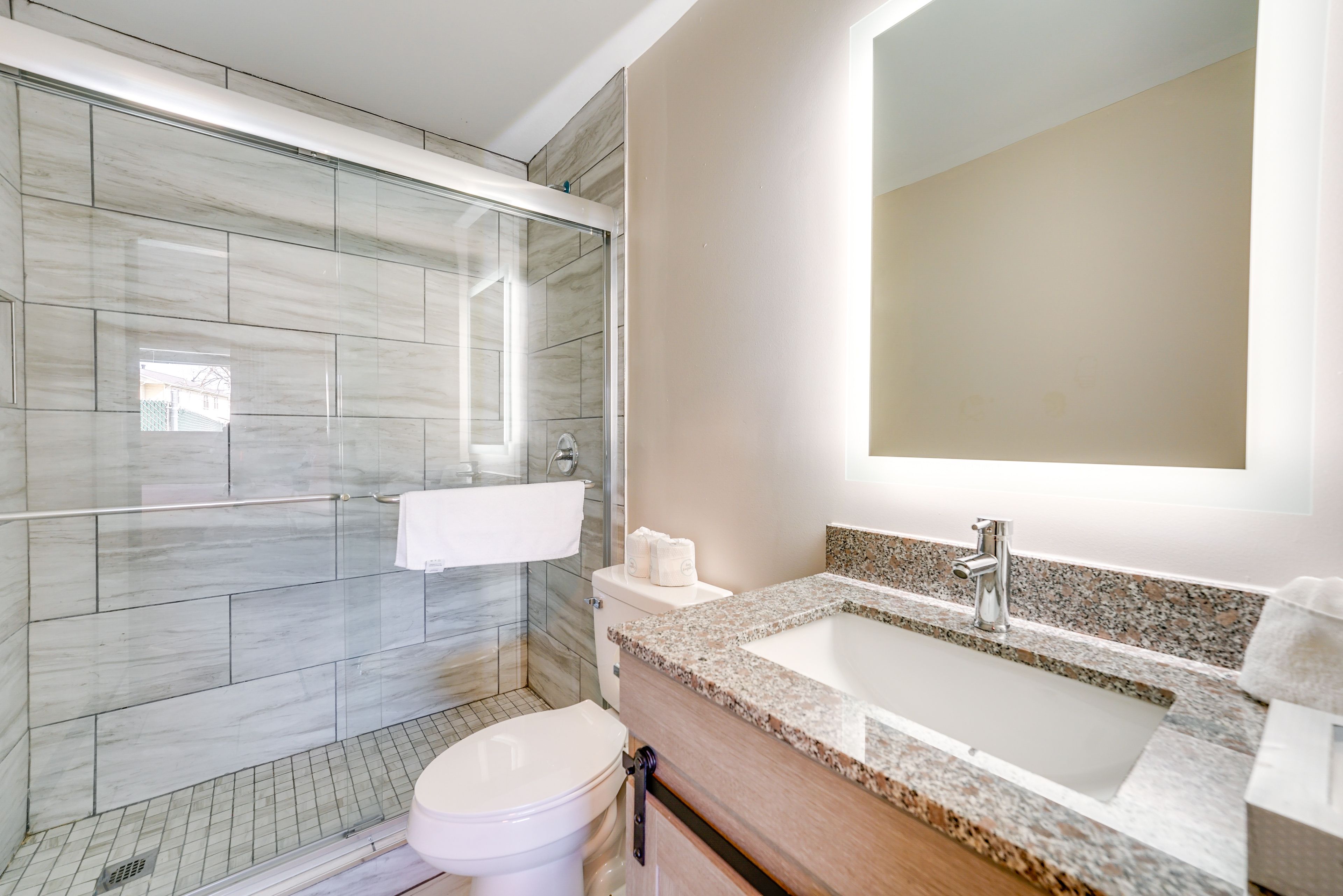 Full Bathroom | Towels Provided | Complimentary Toiletries | Hair Dryer