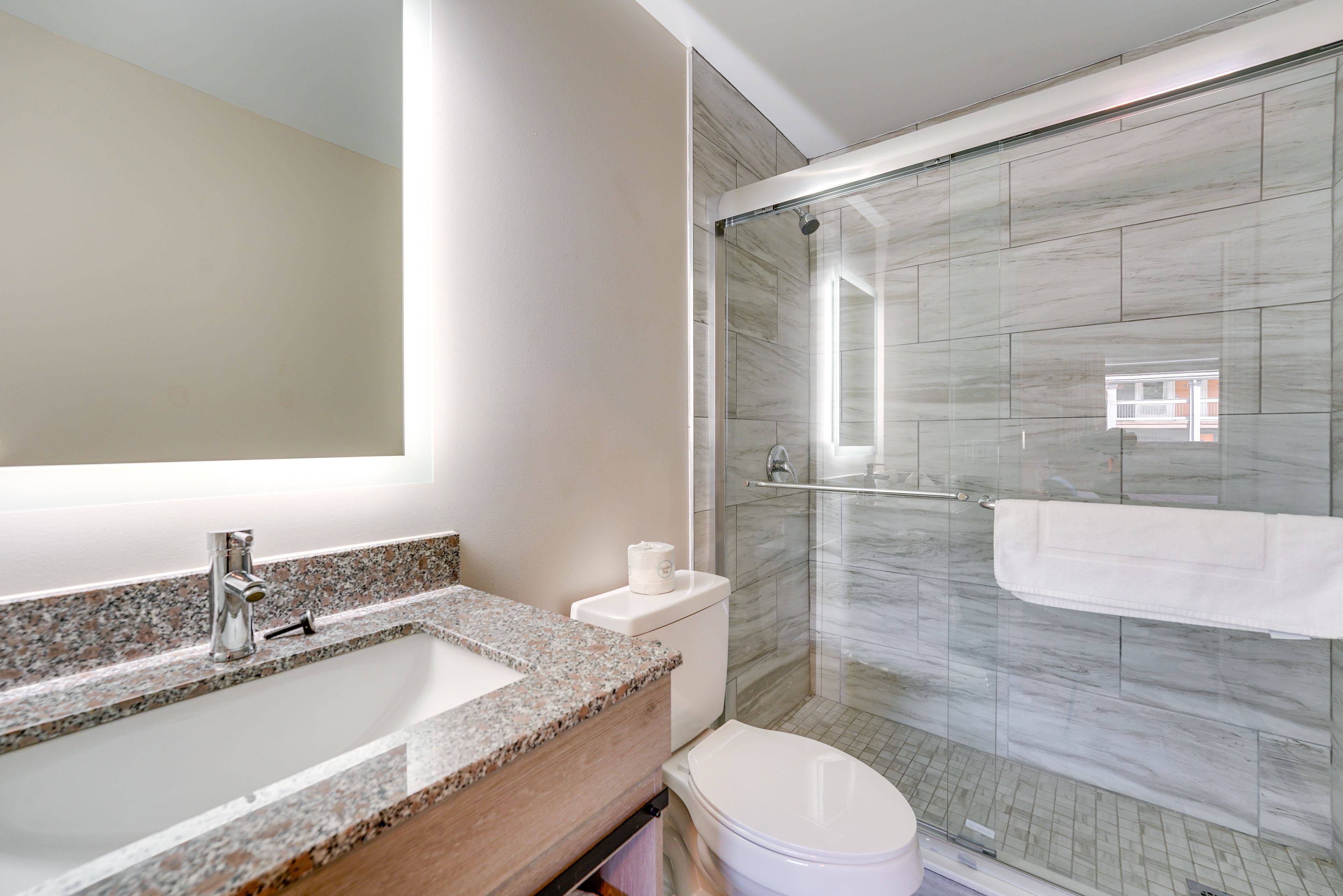 Full Bathroom | Towels Provided | Complimentary Toiletries | Hair Dryer