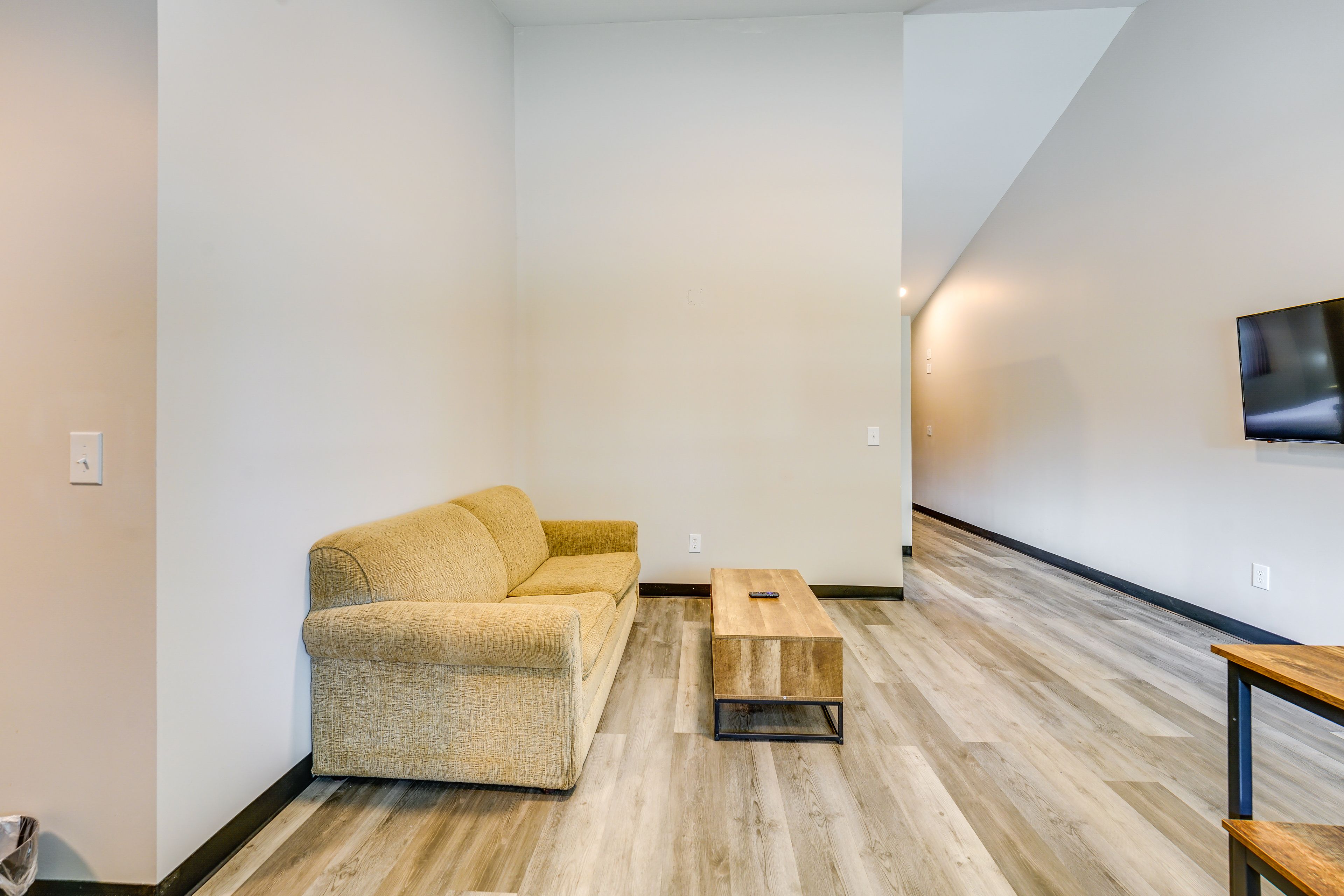 Living Area | Full Sleeper Sofa | Smart TV | Free WiFi