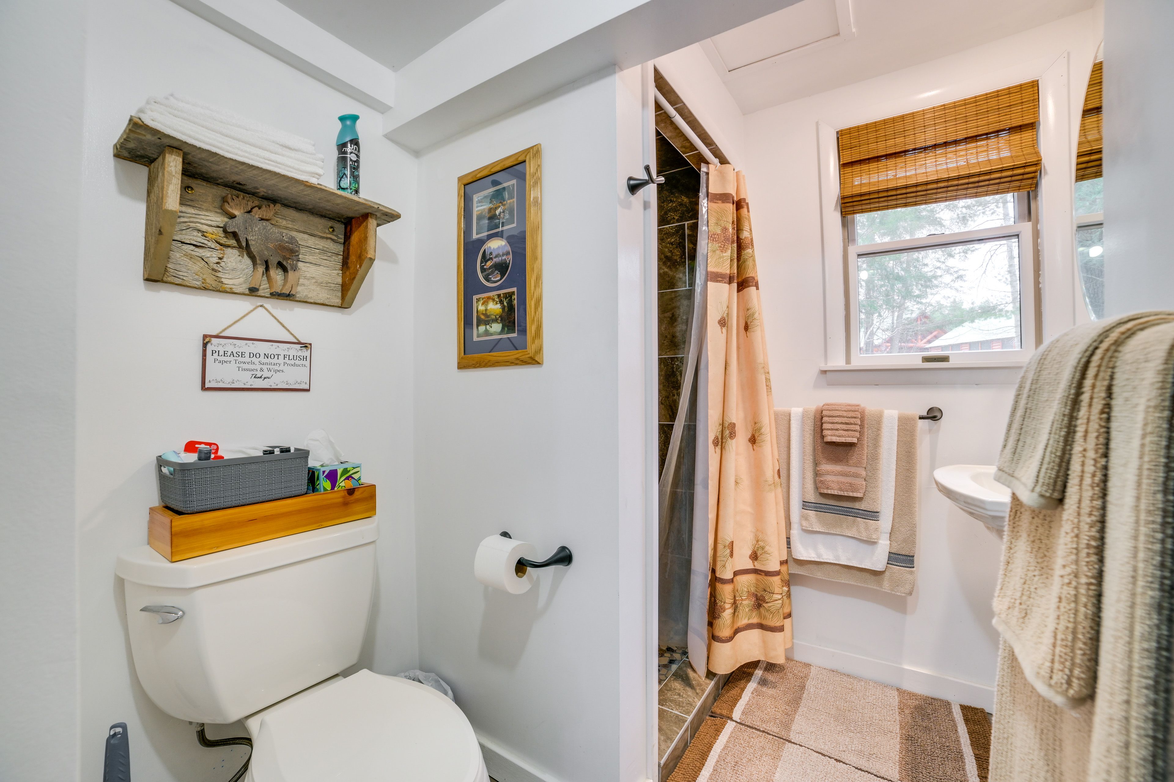 Full Bathroom | Towels Provided