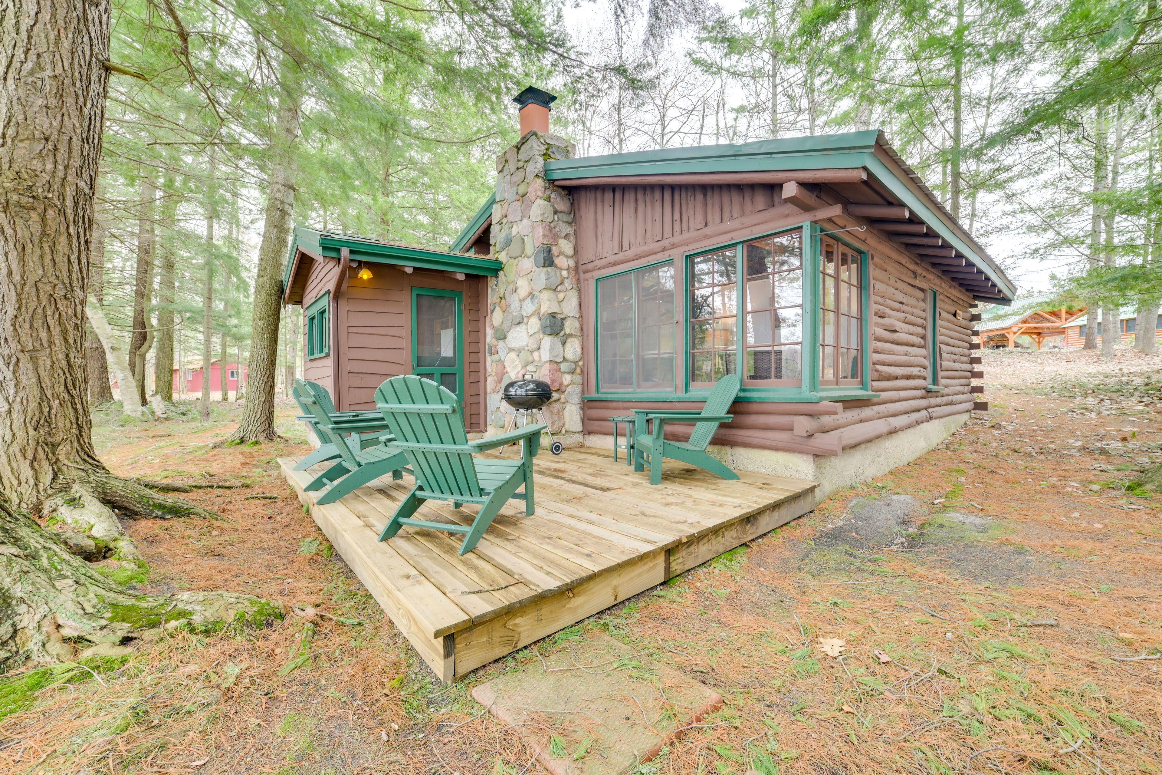 Deck w/ Lake View | Single-Story Cabin | Shared Lake Beach On-Site