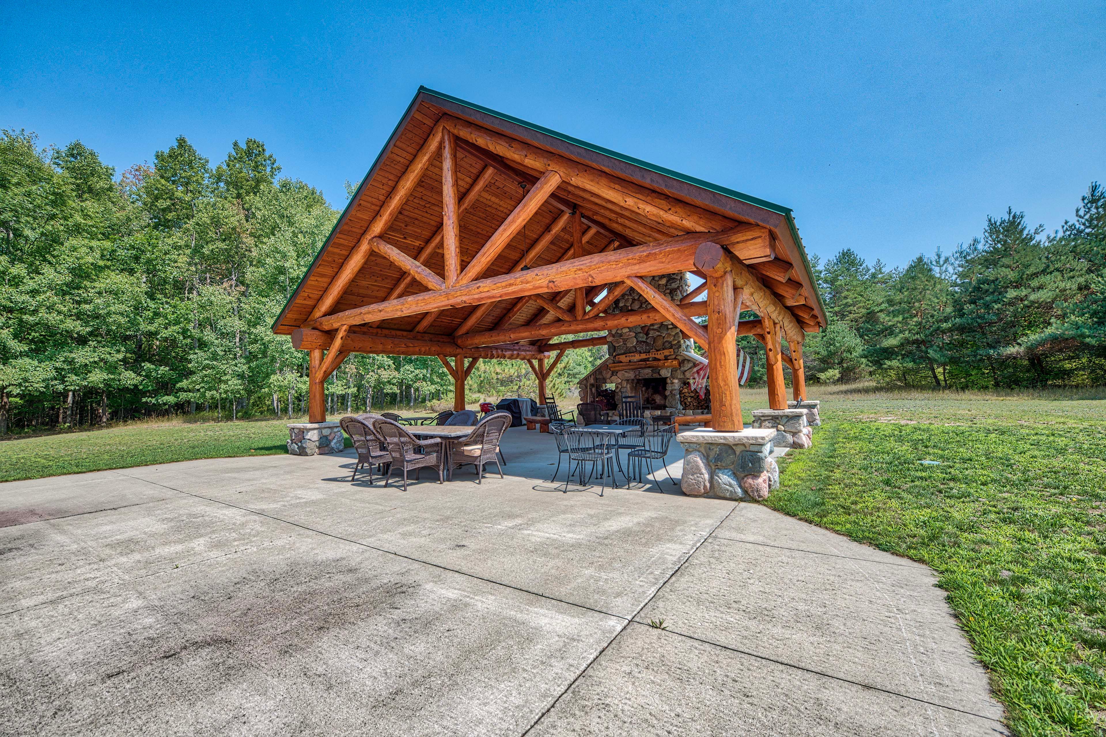 Gazebo | Wood-Burning Fireplace | Outdoor Dining
