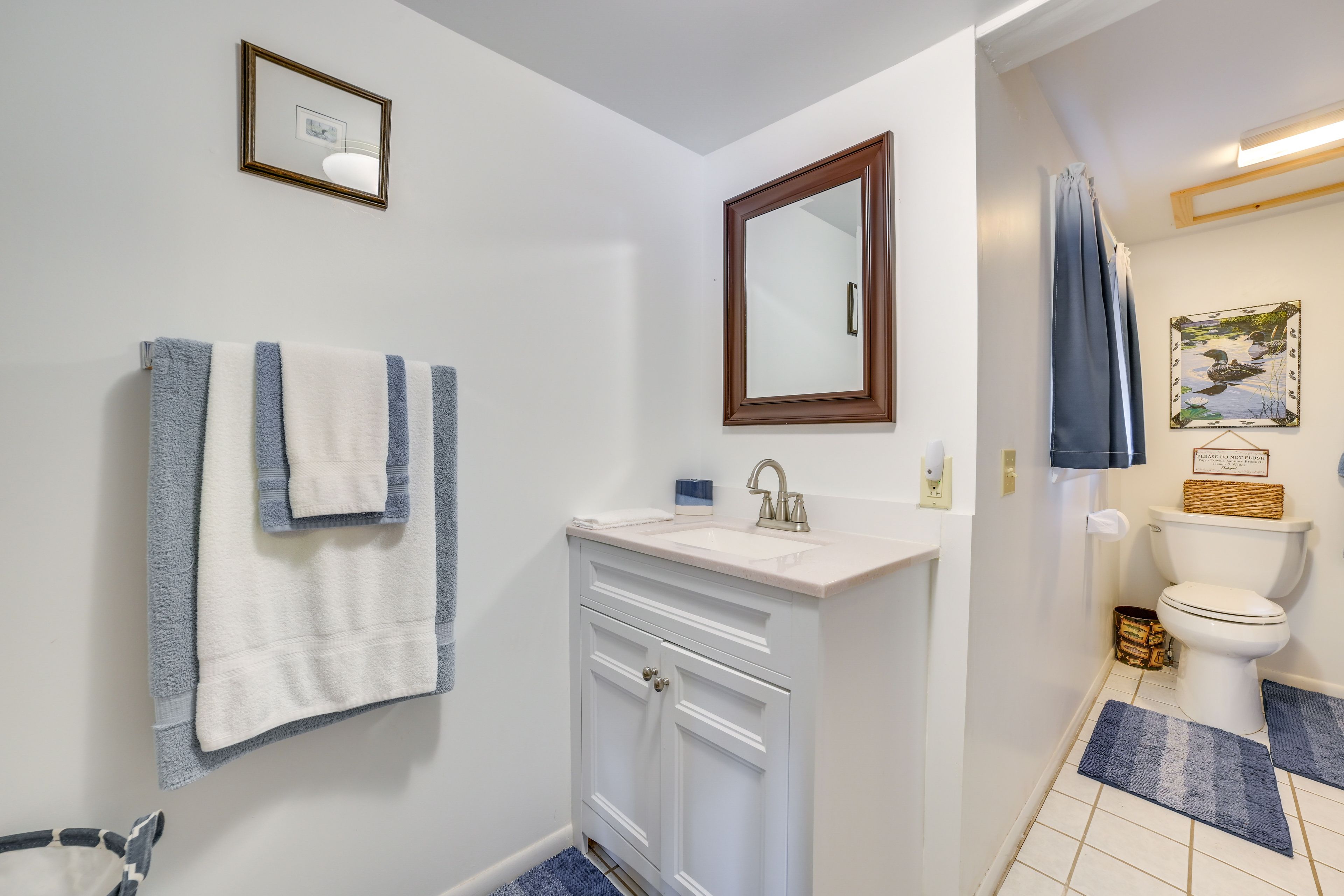 Full Bathroom | Towels Provided
