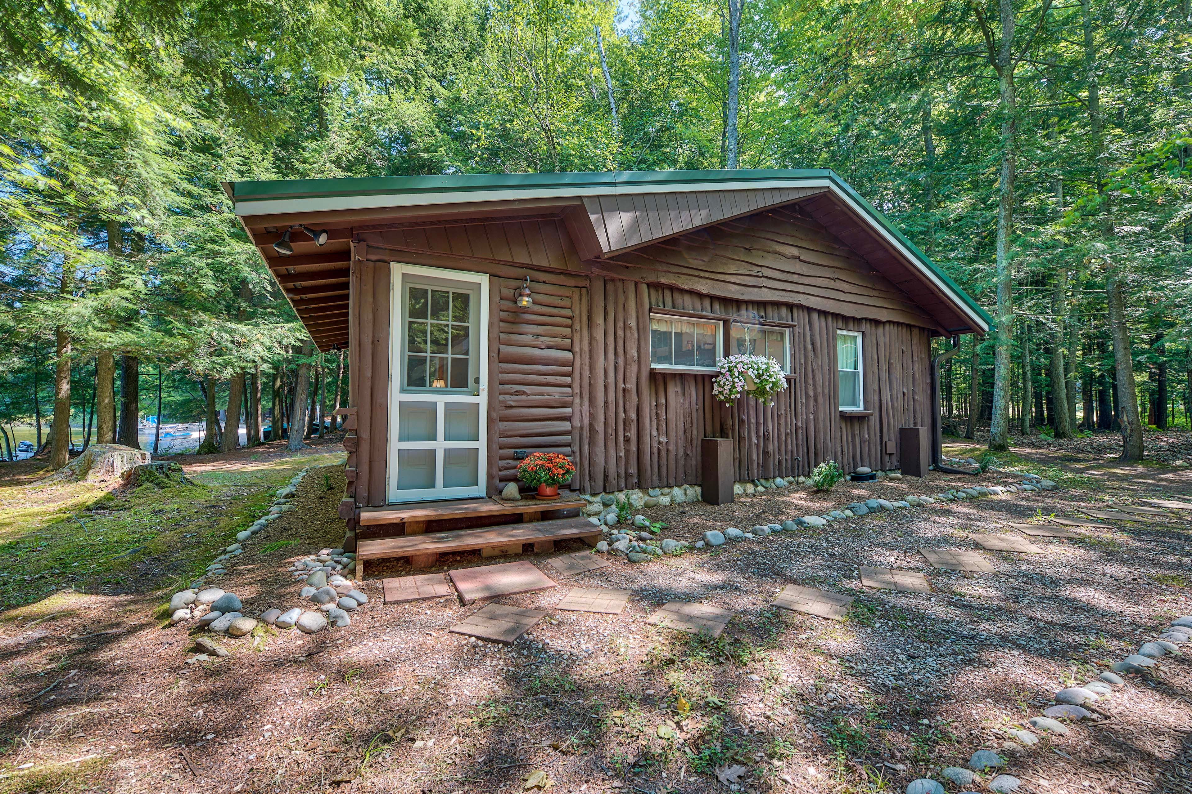 Single-Story Cabin | Lake View | Fishing On-Site