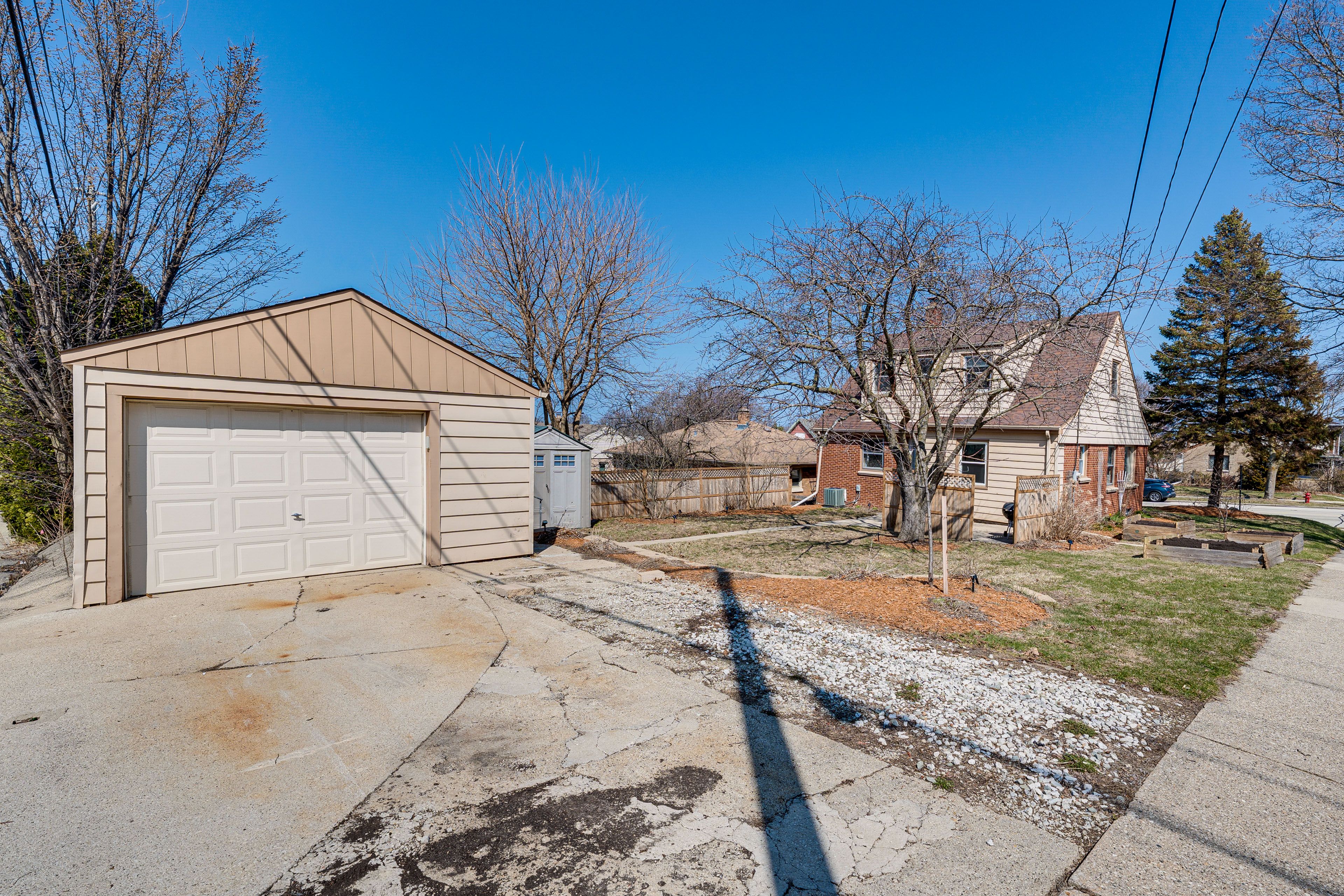 Parking | Driveway (1 Vehicle) | Gravel Parking Pad (1 Vehicle)