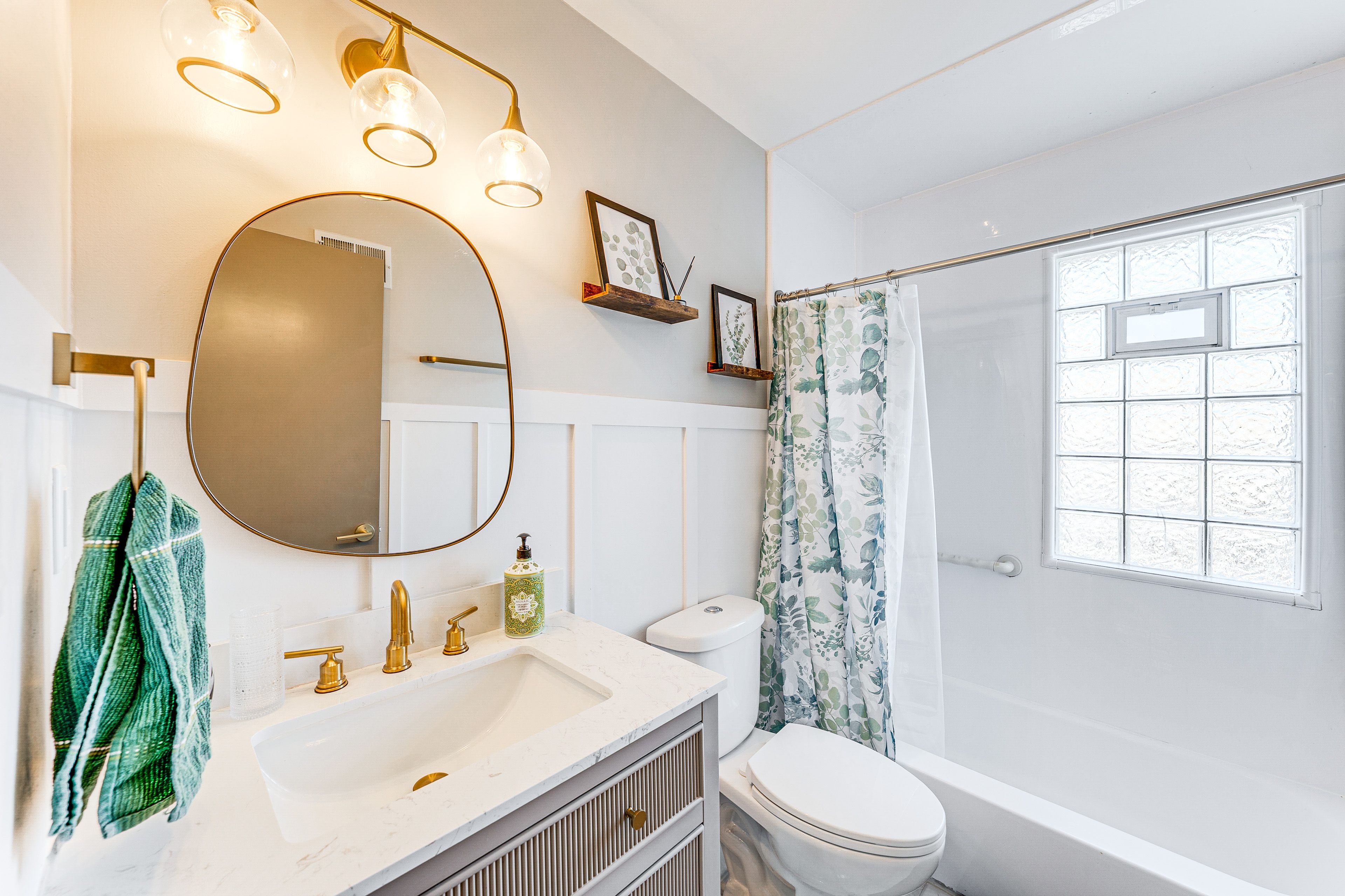 Full Bathroom | Main Level