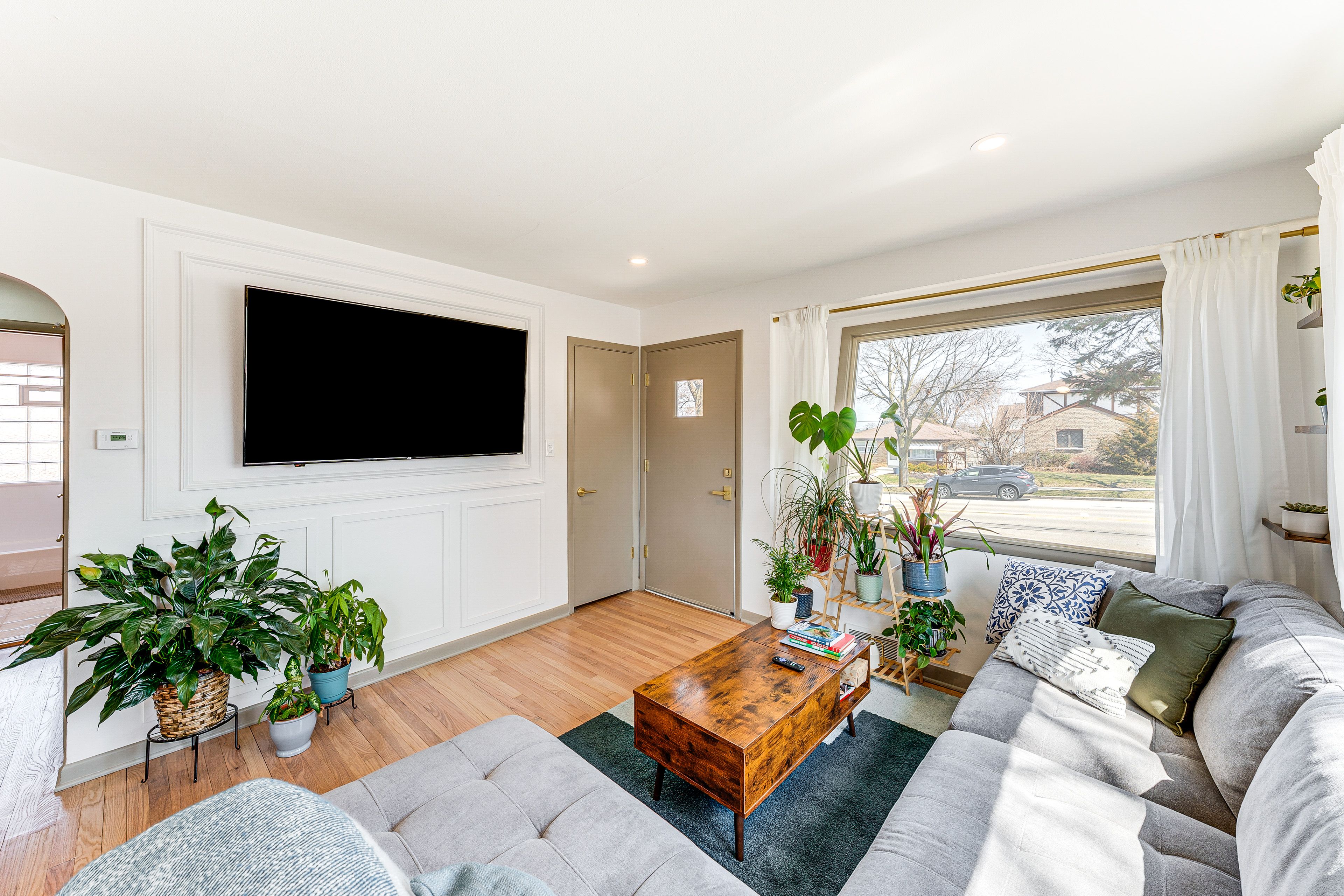 Living Room | Main Level | Smart TV | Central A/C | Queen Air Mattress