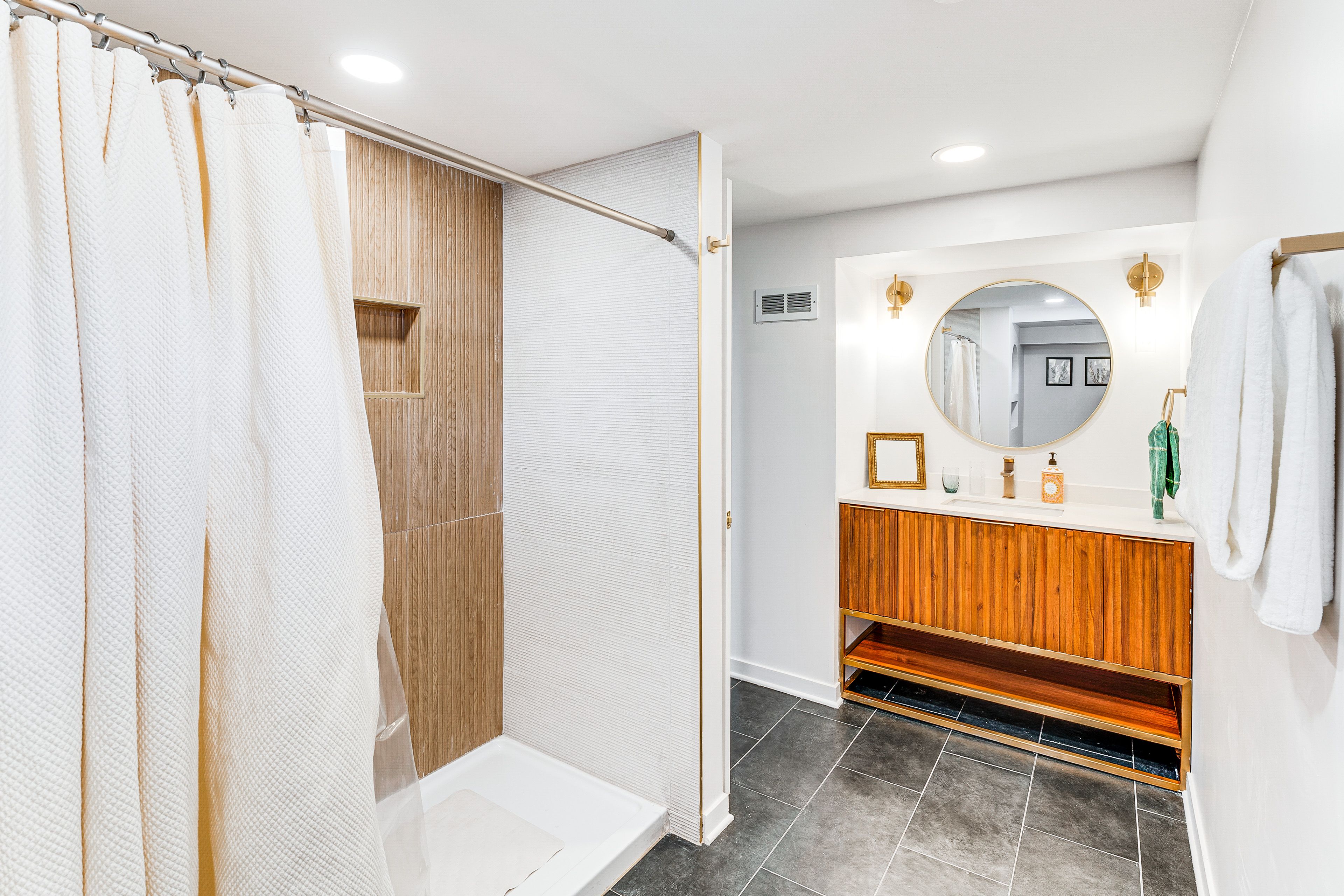 Full Bathroom | Lower Level
