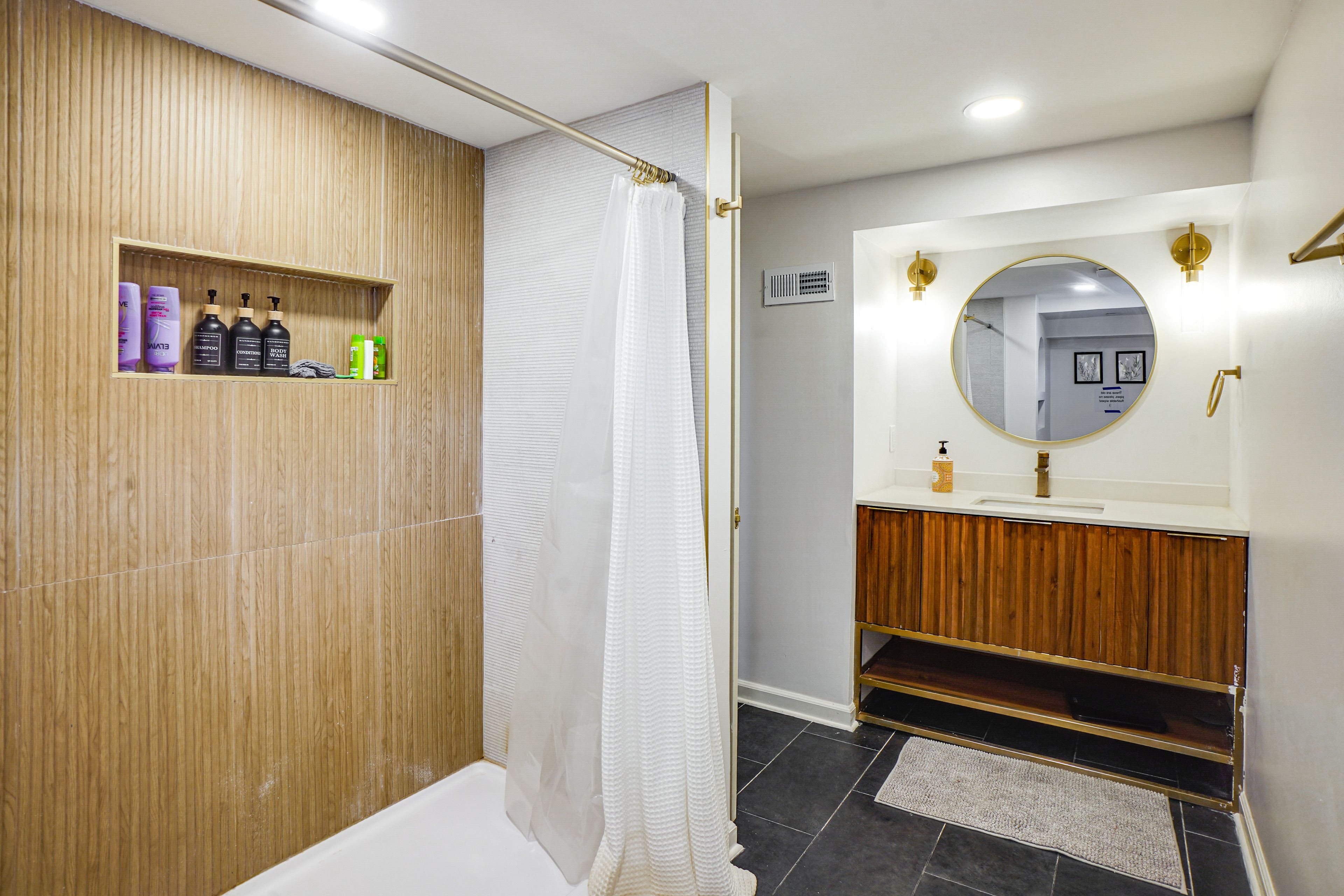 Full Bathroom | Lower Level