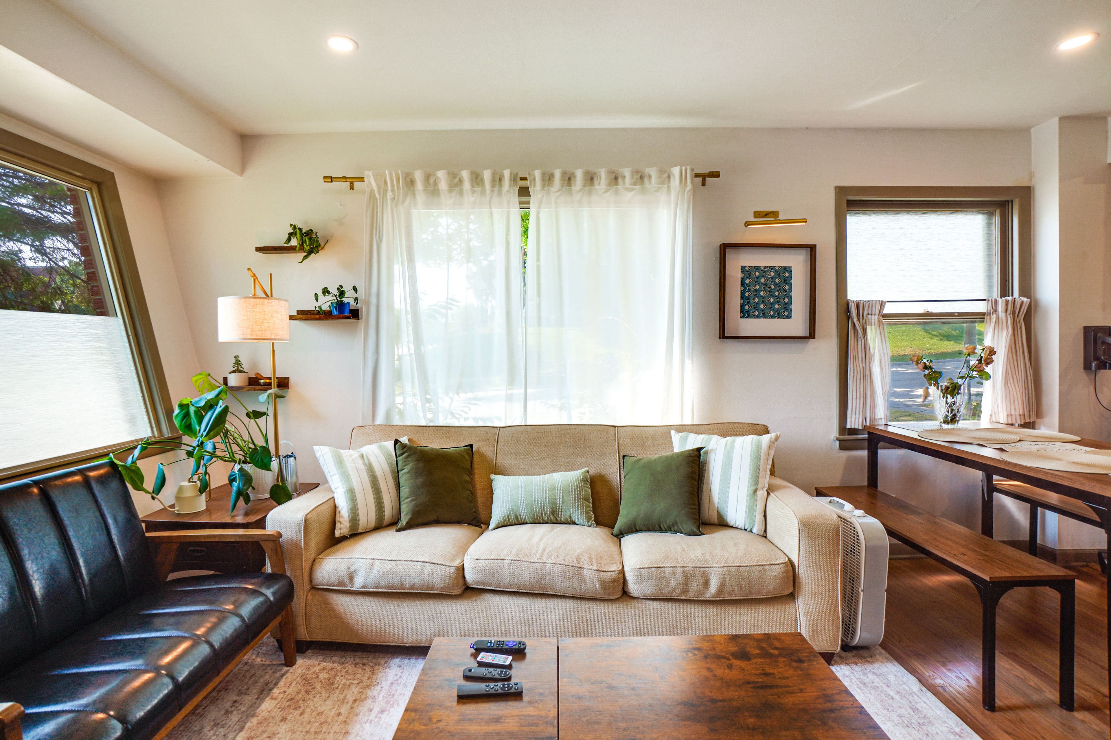 Living Room | Main Level | Smart TV | Central A/C | Queen Air Mattress