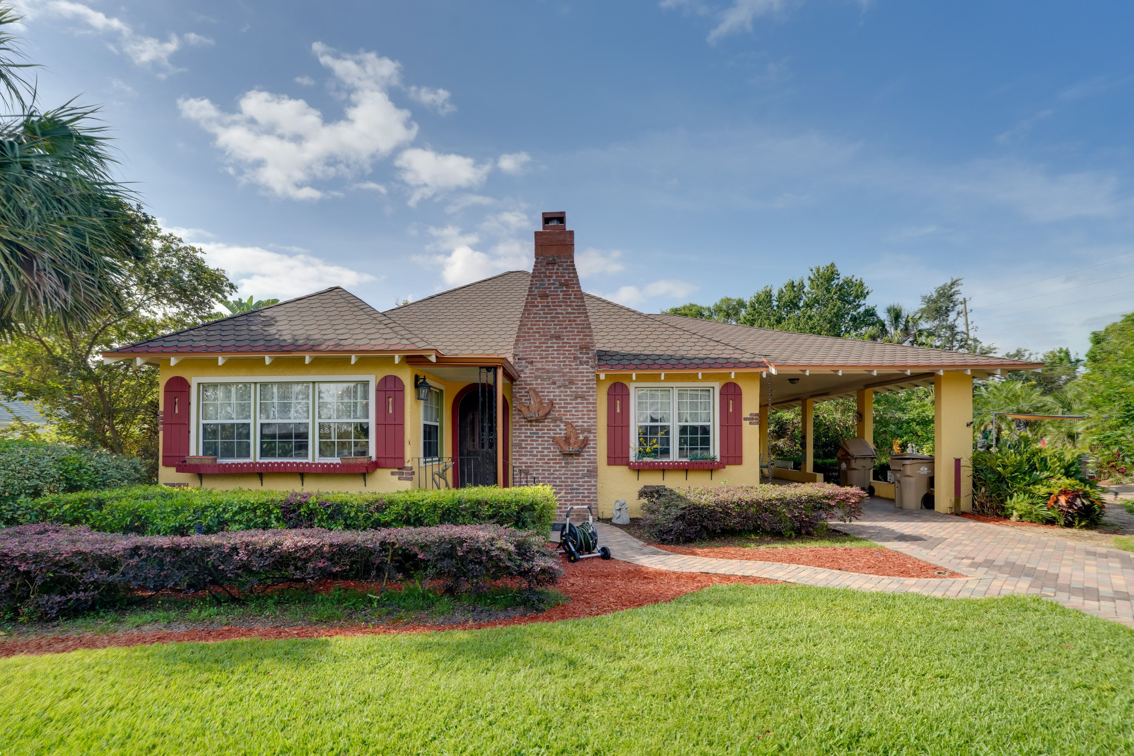 Mt Dora Vacation Rental | 2BR | 2BA | 3 Steps Required | 1,400 Sq Ft
