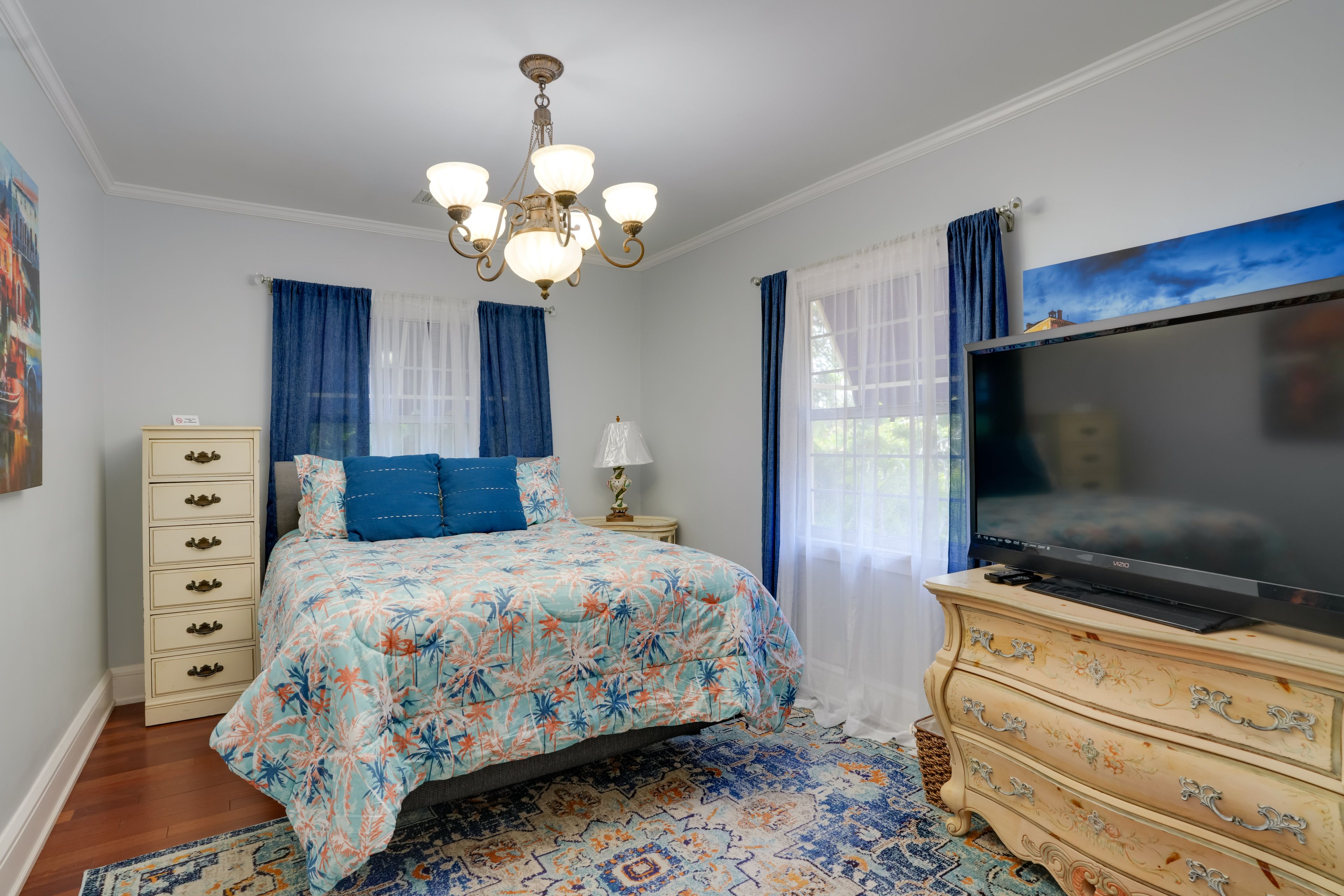 Bedroom 1 | Queen Bed