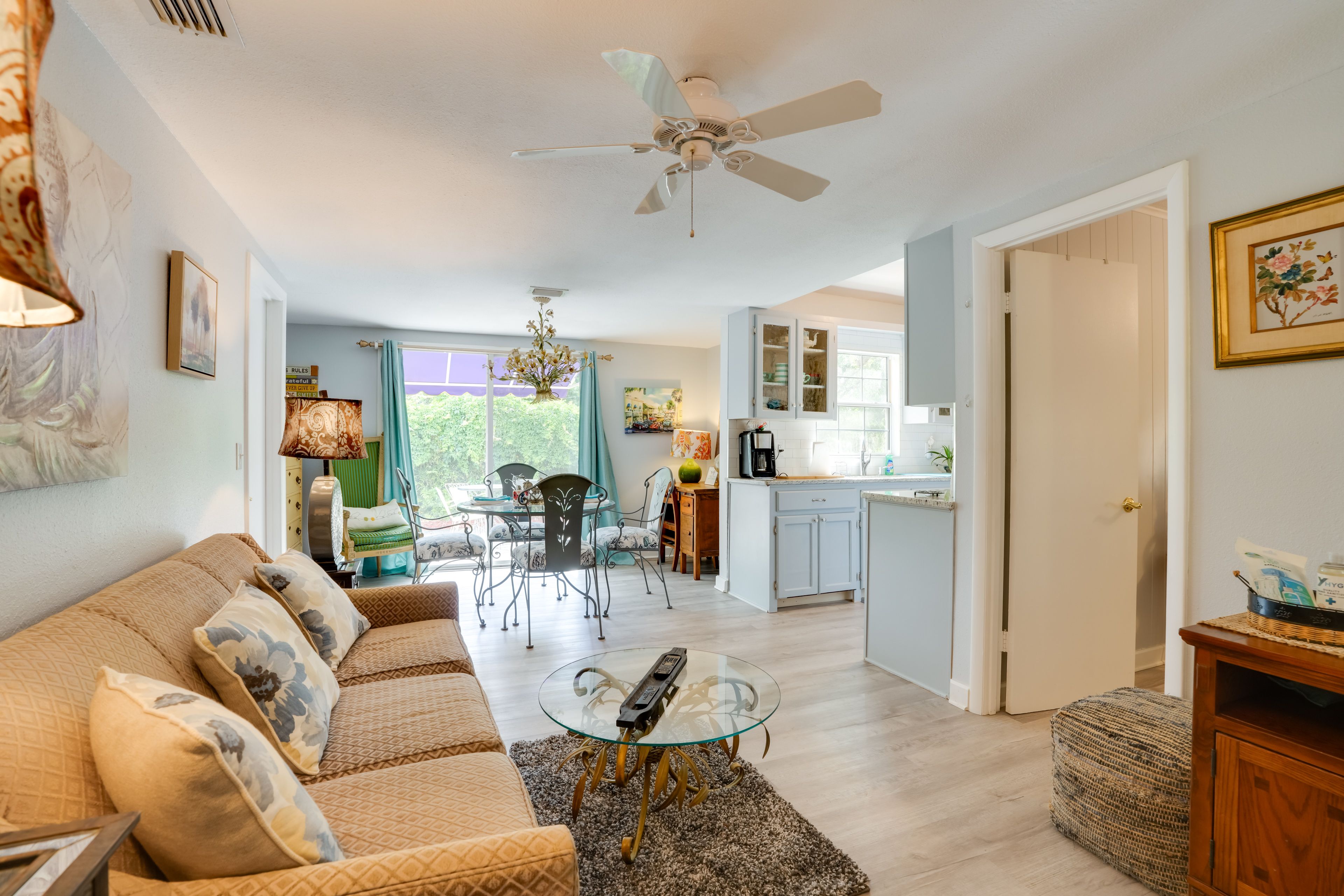 Living Room | Free WiFi | Central A/C & Heat