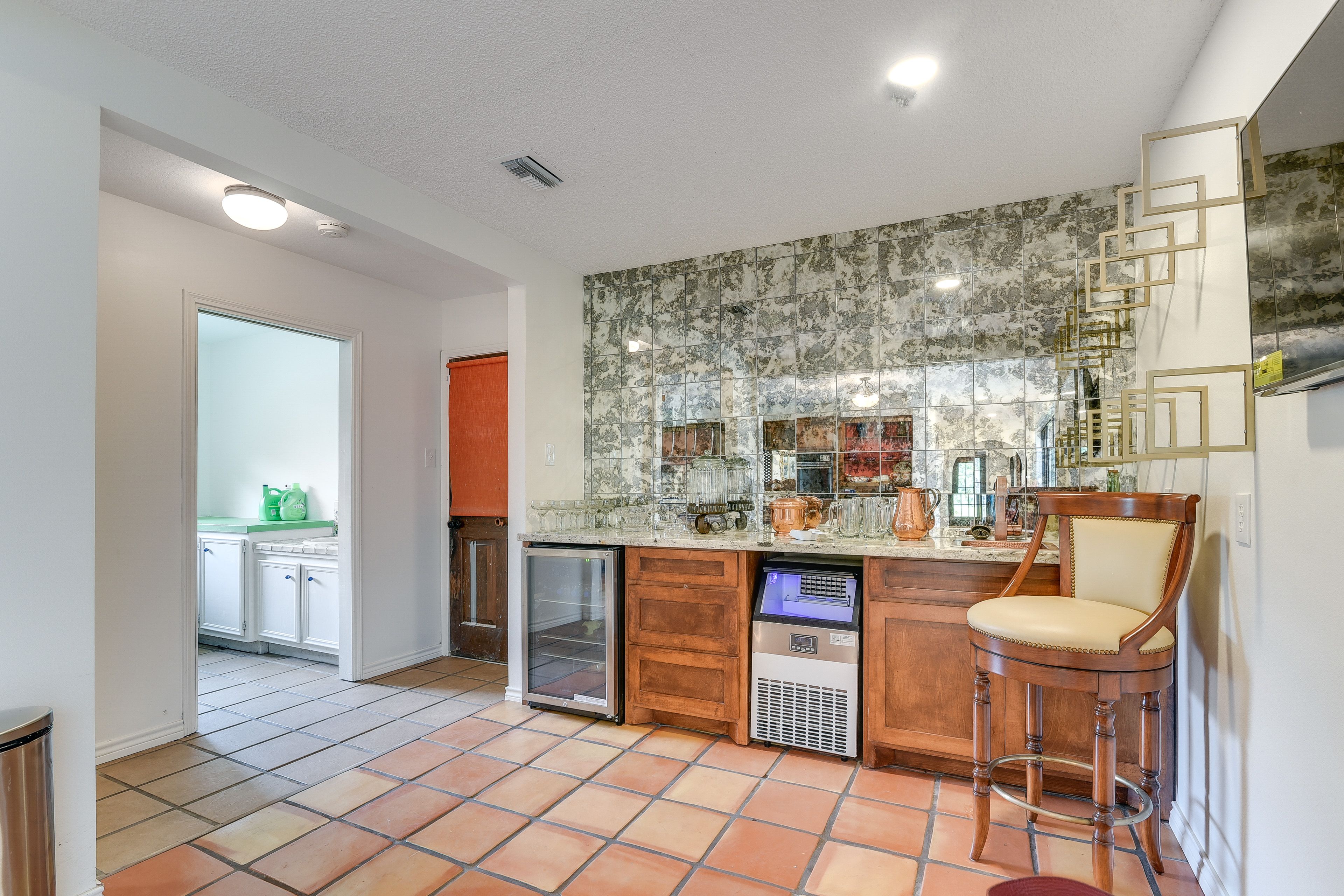 Wet Bar | 1st Floor