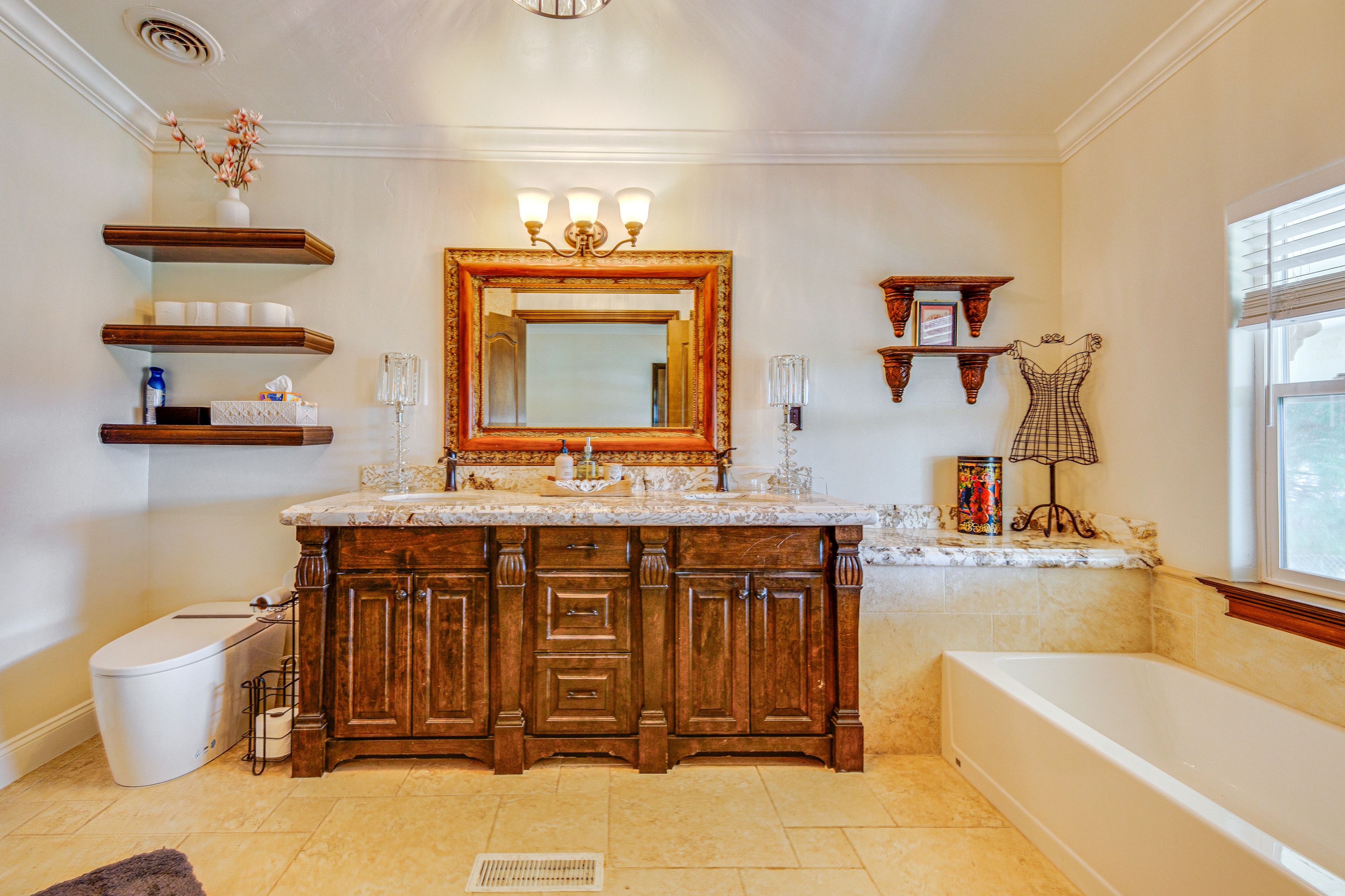 En-Suite Bathroom | Towels Provided