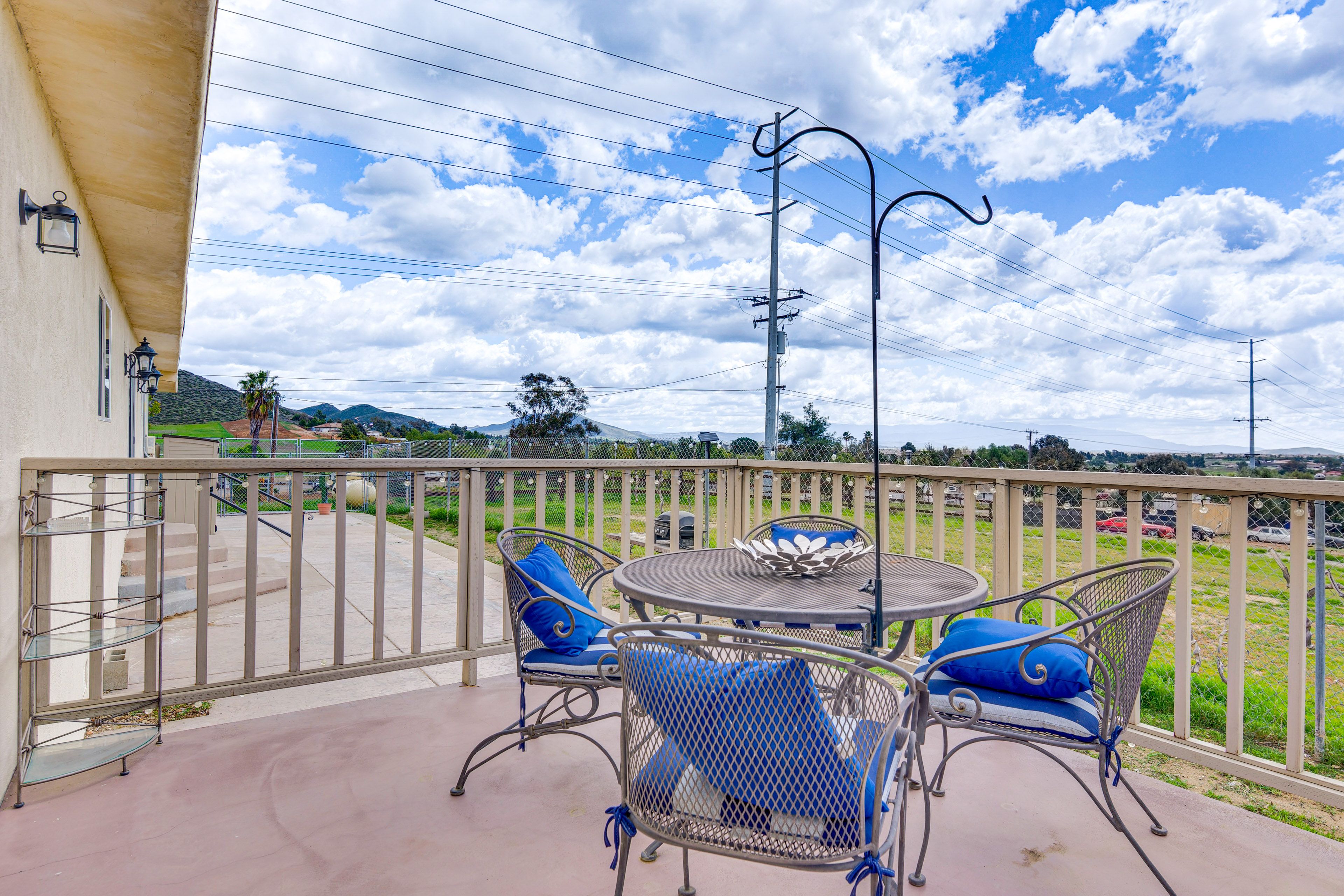 Back Patio w/ Dining Set