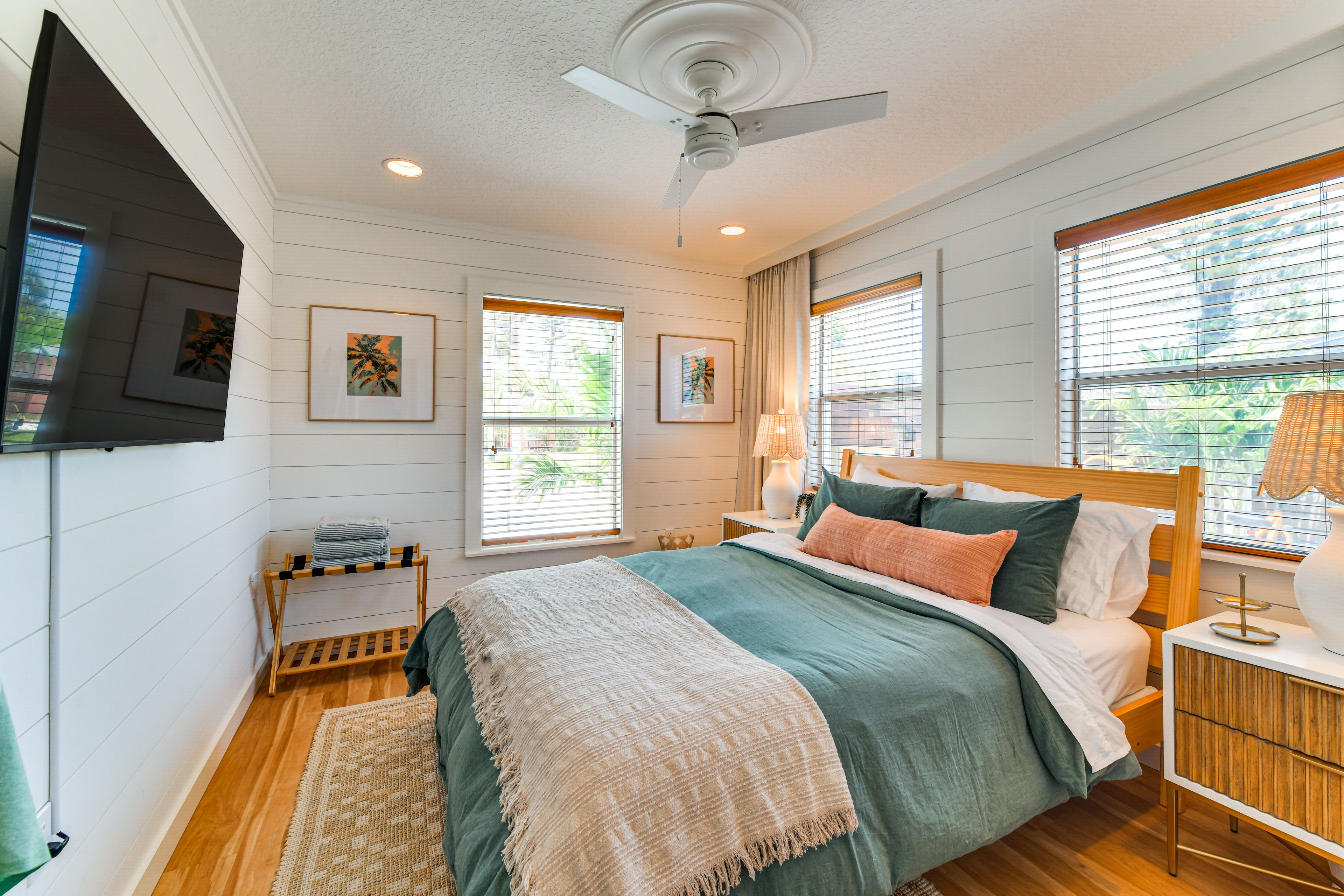 Bedroom 2 | Queen Bed | Smart TV | 1st Floor